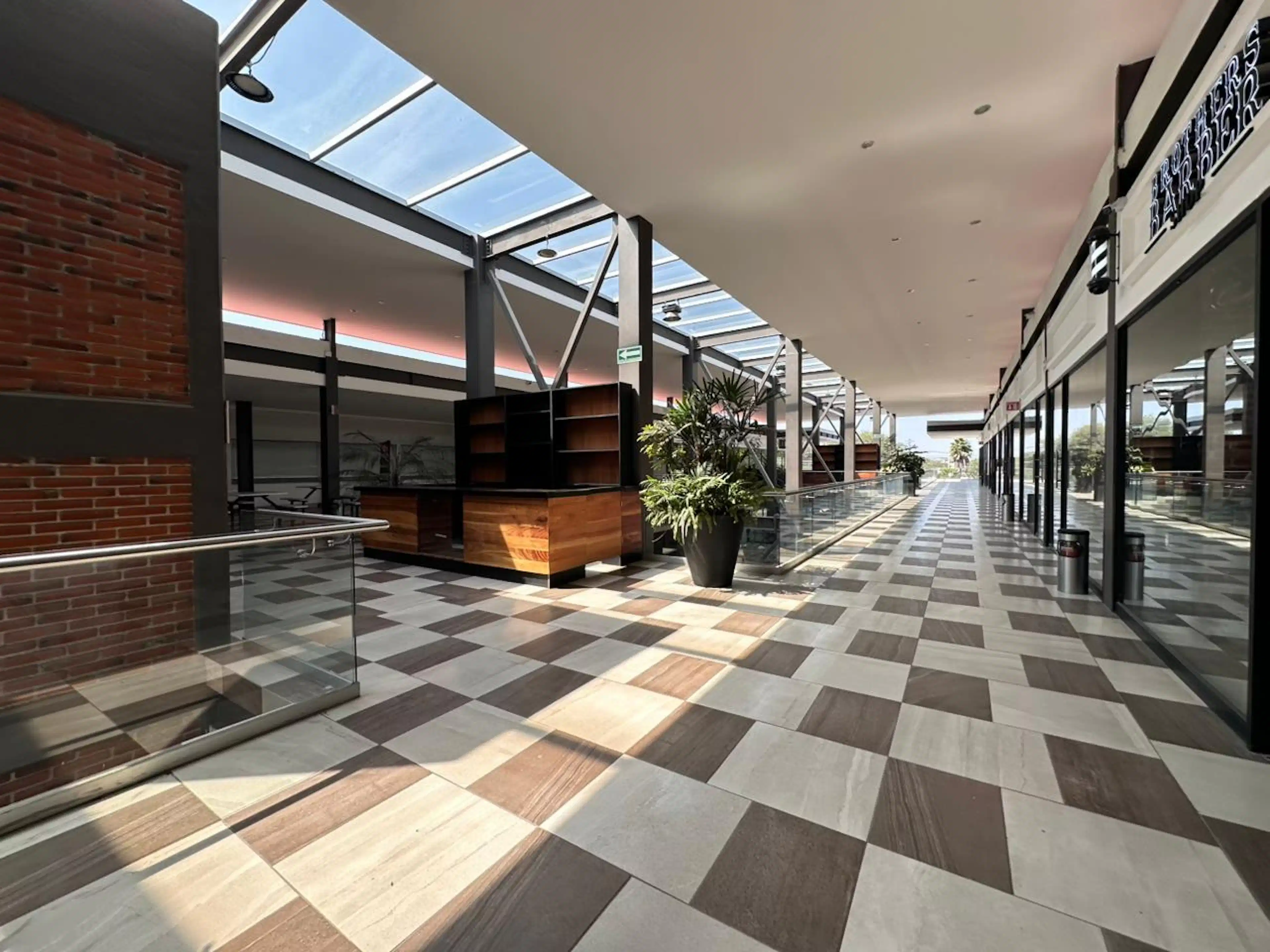Local Renta Plaza Comercial El Marques Queretaro S/N