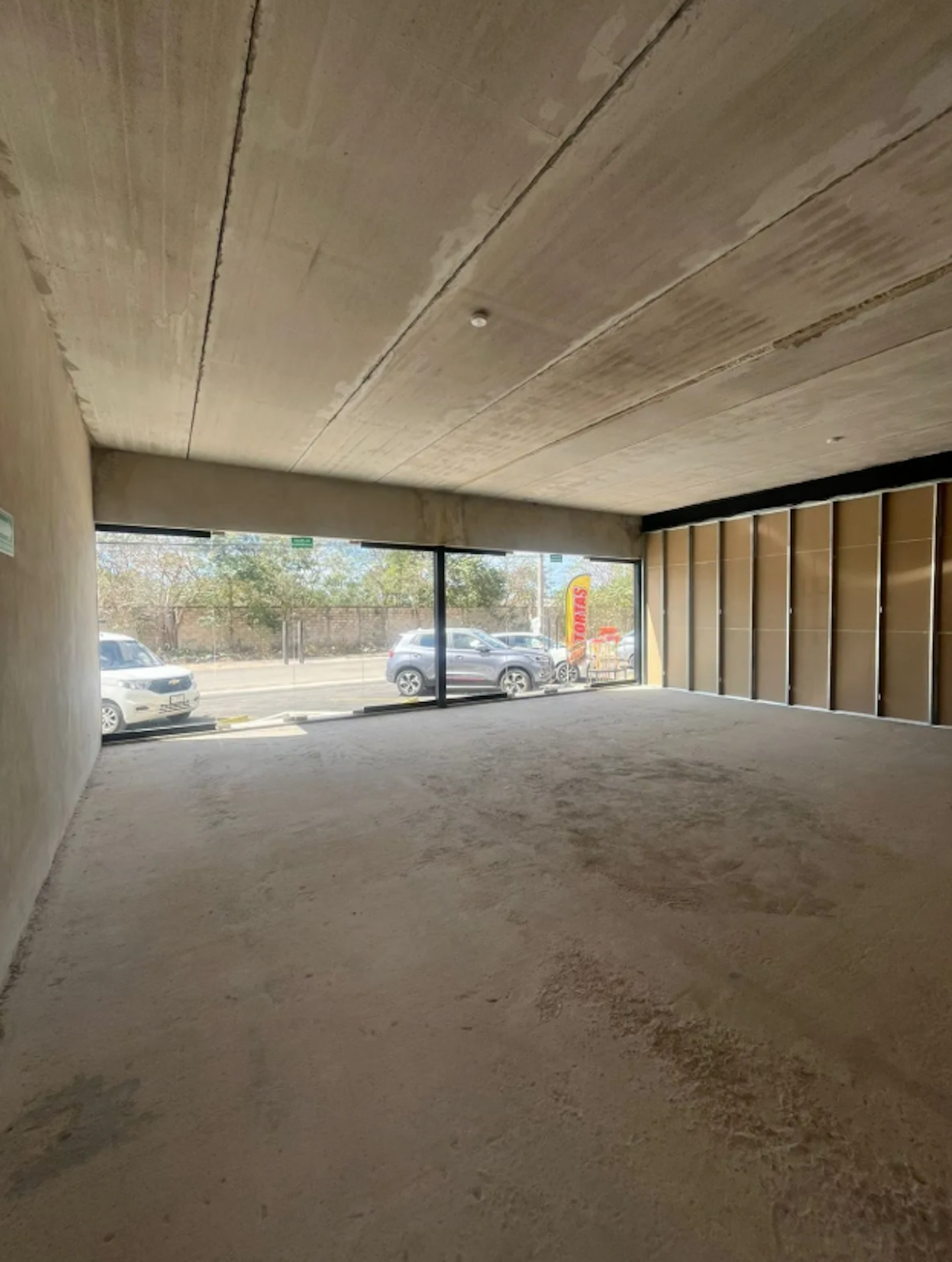 Local Comercial Spot2