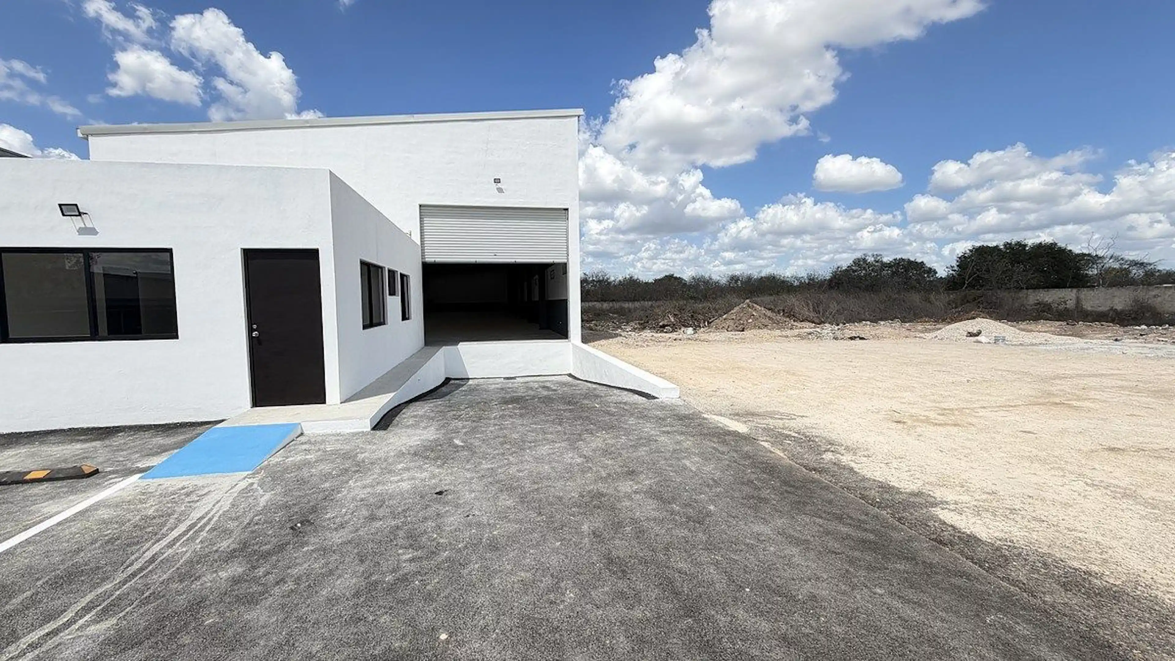 Bodega con Anden a 100 mts de Periferico