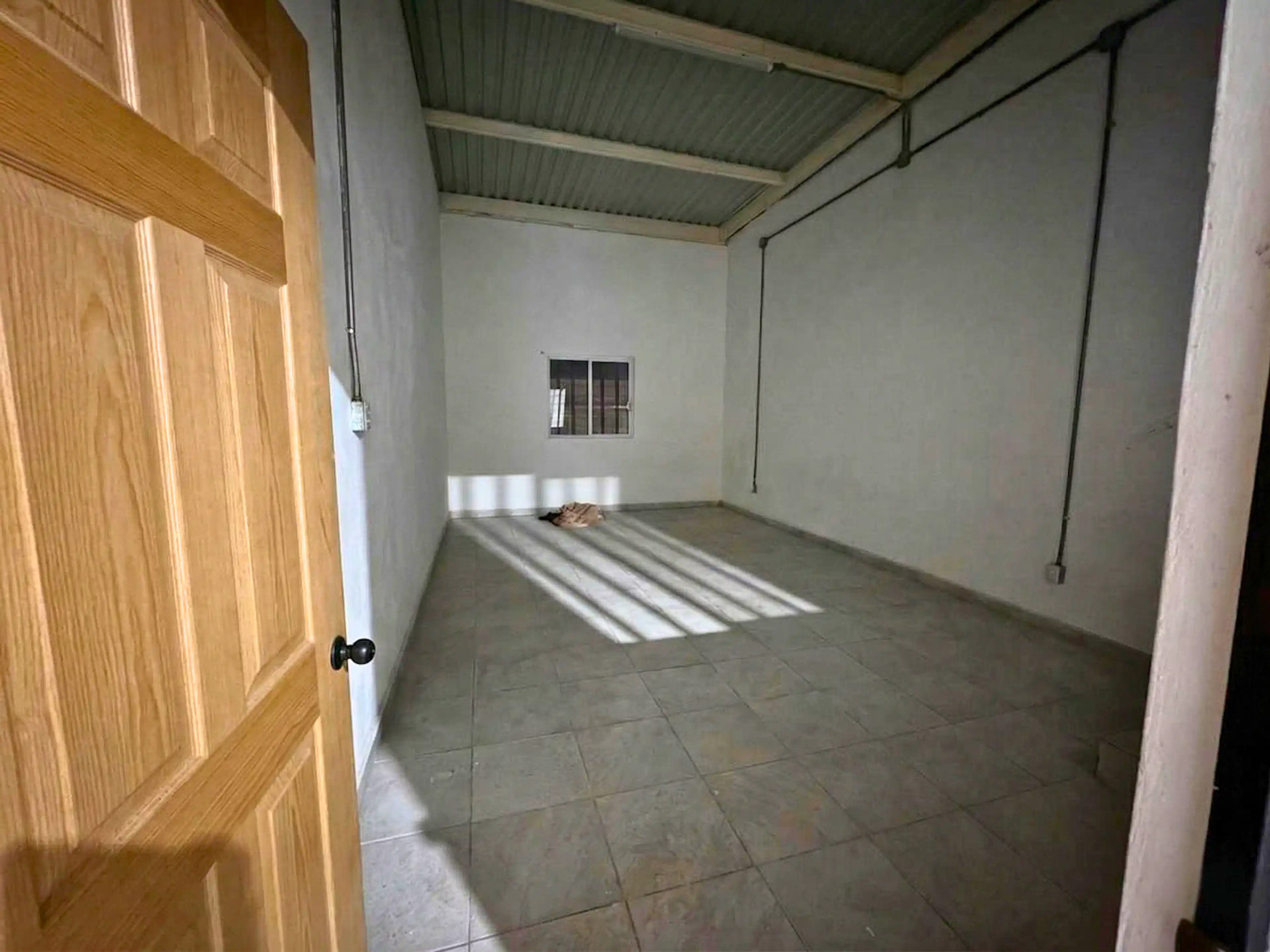 Bodega en Renta | 180 m2 |  Adolfo Lopez Mateos  - Periférico Sur - Tlaquepaque