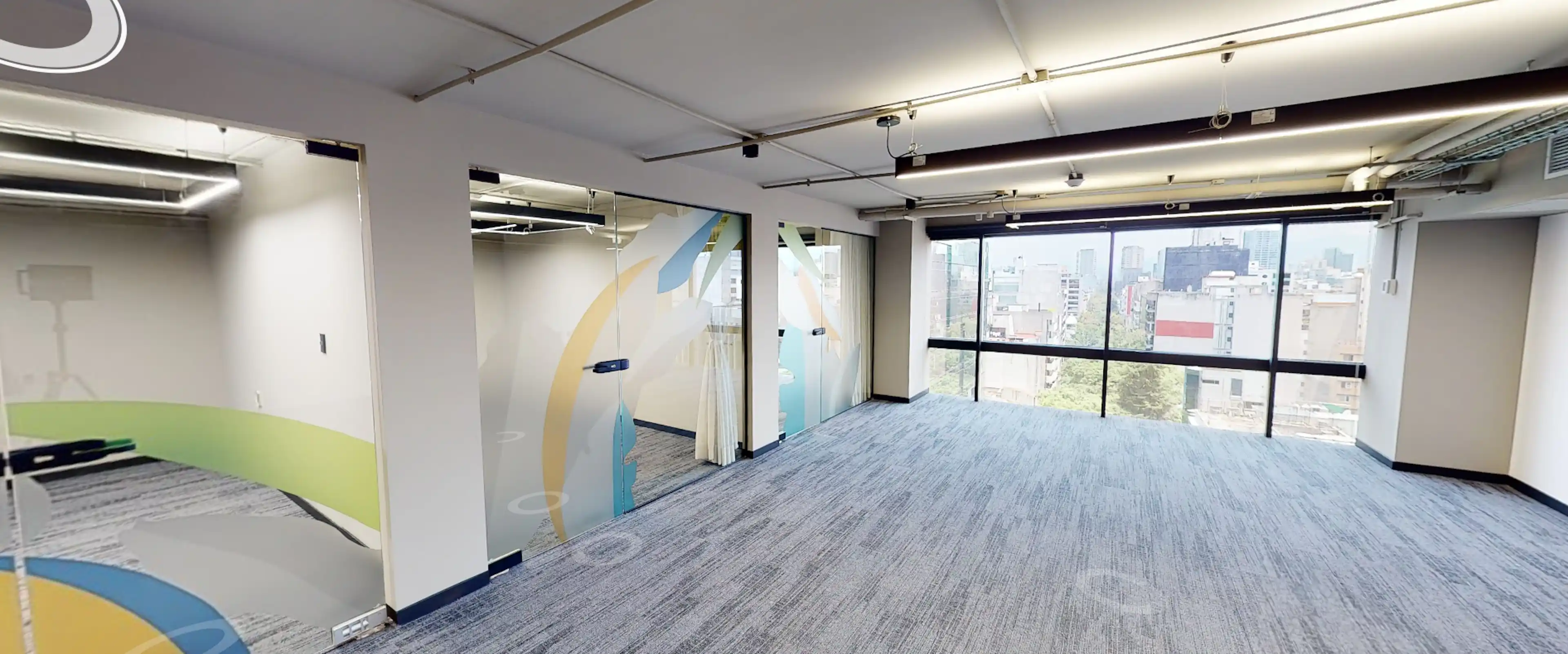 605 Aprox 27 Personas