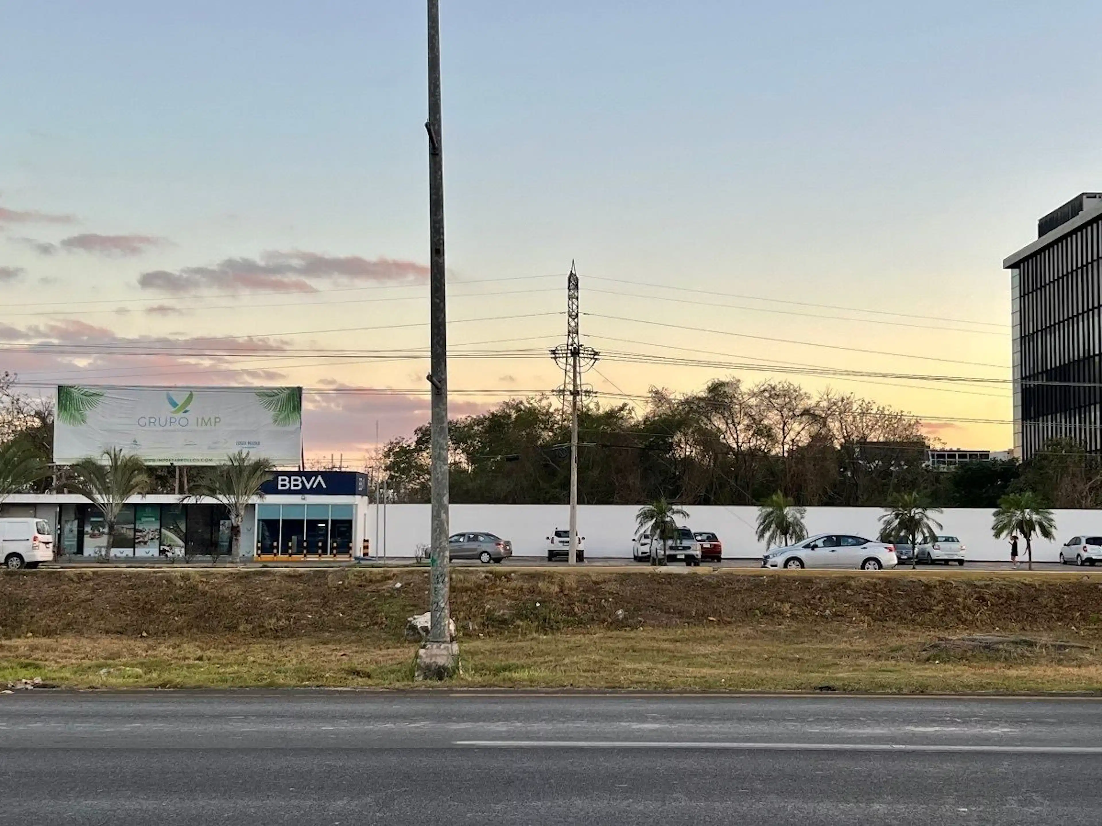 Terreno en renta en Periférico Norte, alado de Torre Black de BBVA, Mérida