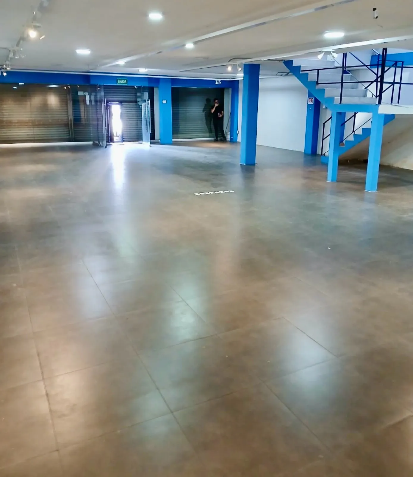 Local Comercial Spot2
