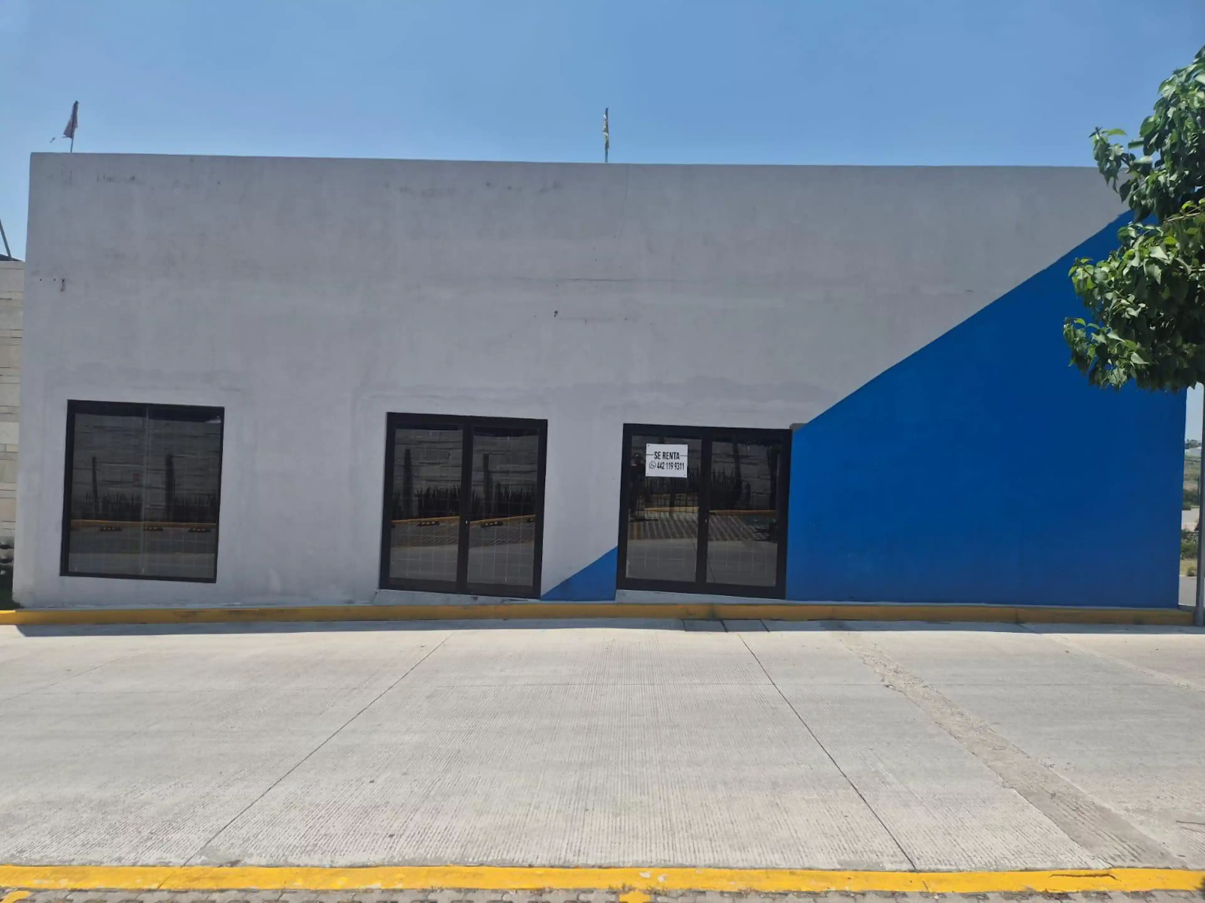 Local en Juriquilla taller motos autos refacciones