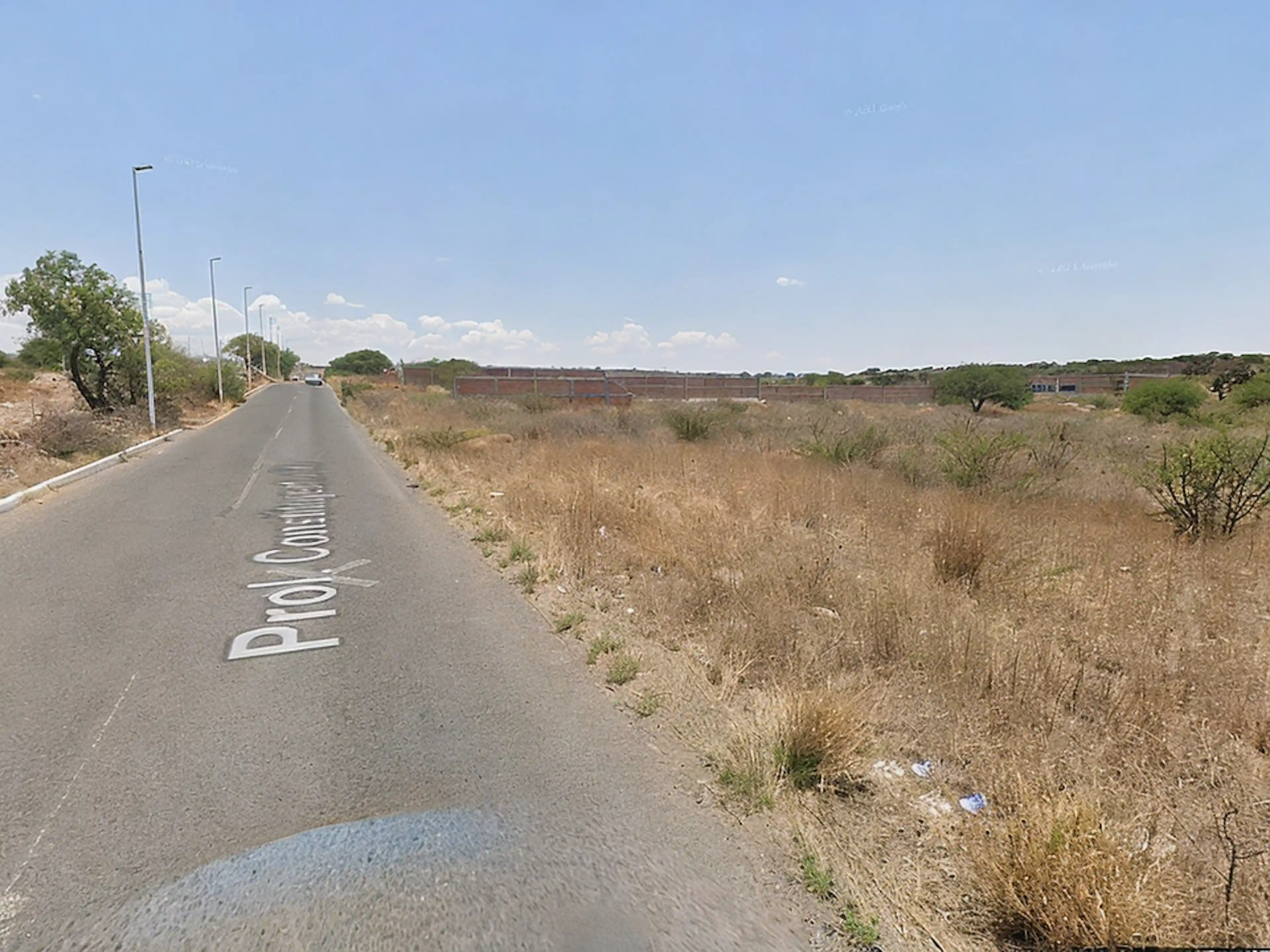Terreno plano de oportunidad con uso de suelo comercial en Cd. Maderas Qro!