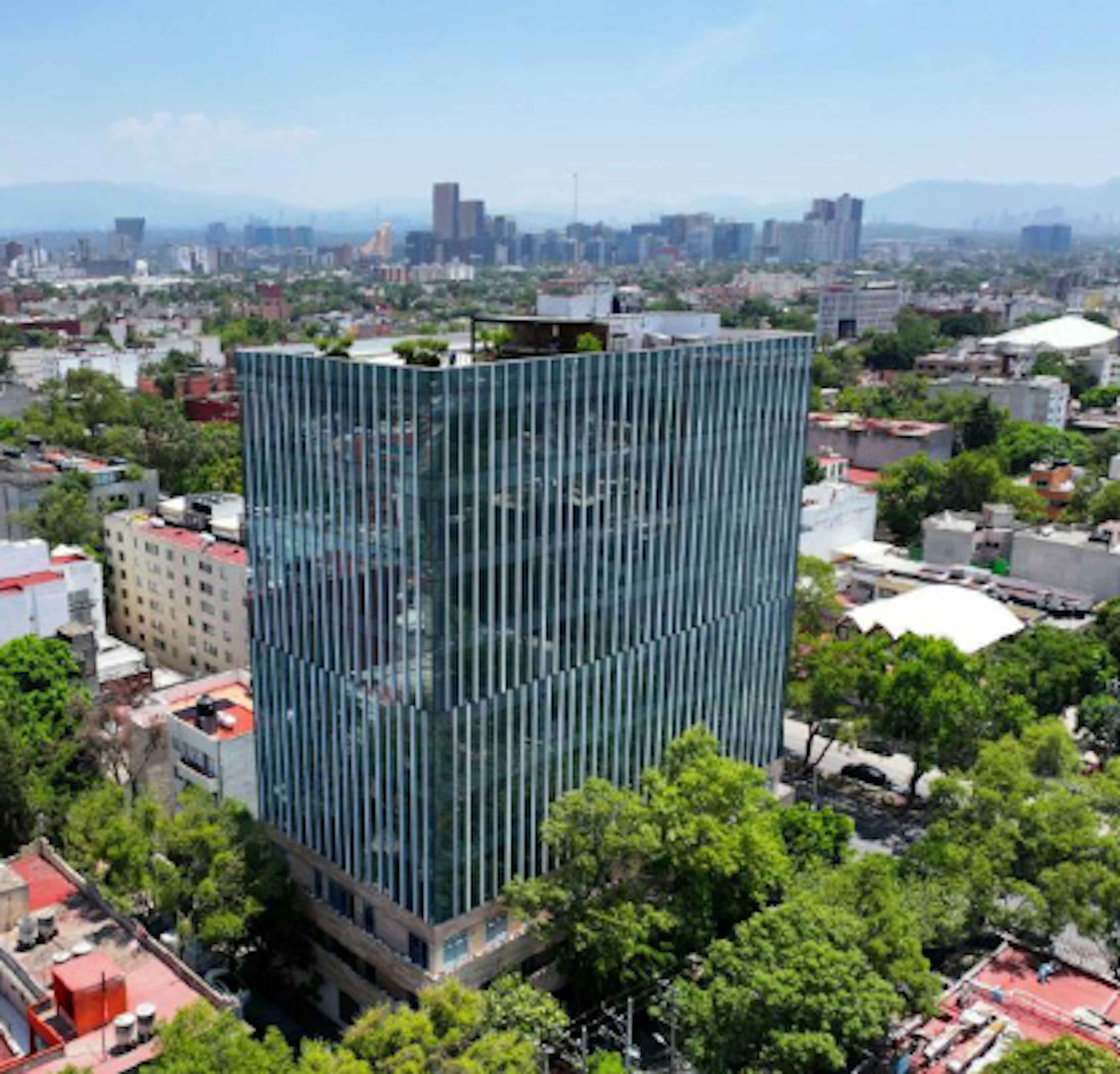 Calz. Gral. Mariano Escobedo