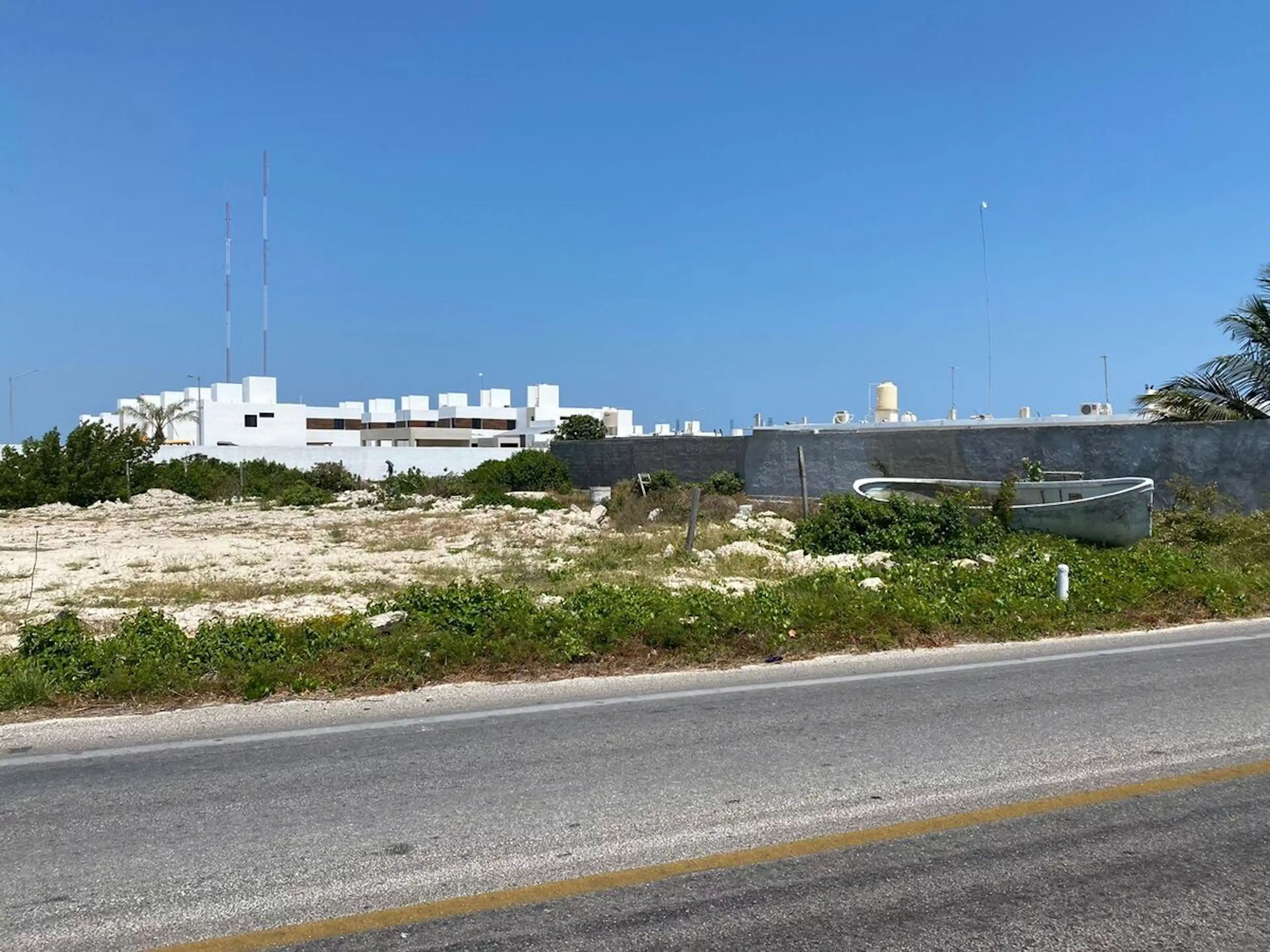 Sobre  Carretera Chelem, Entrada A Puerto Lindo, Vista A 2 Calles, Uso Mixto