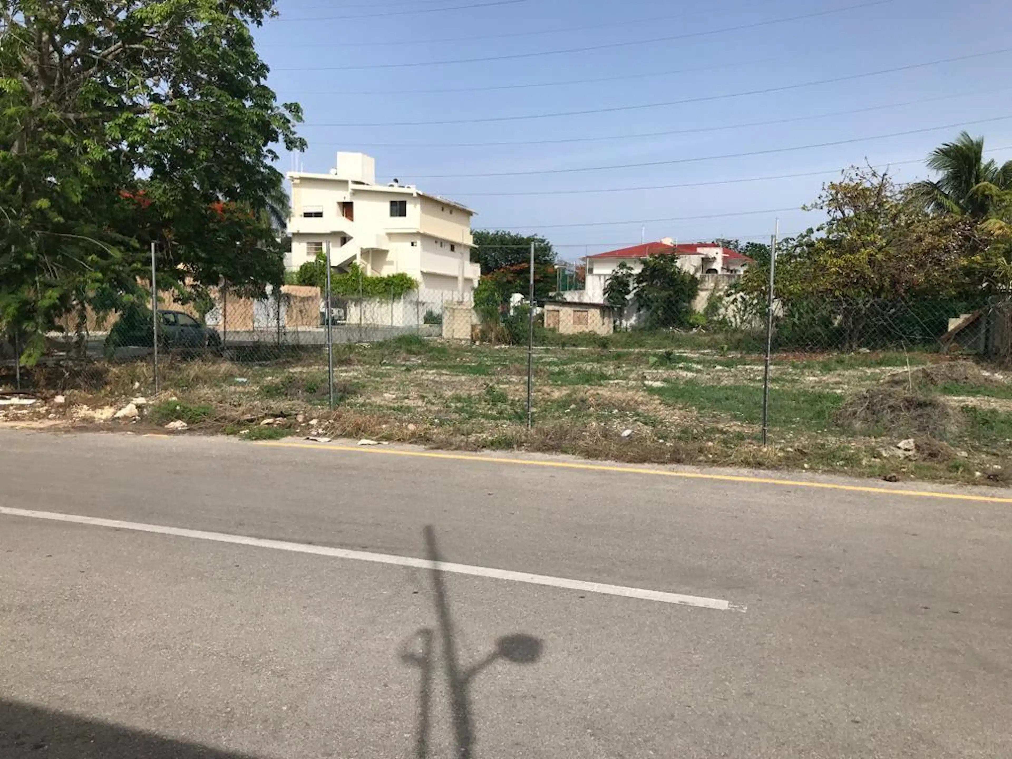 Terreno de uso mixto en Venta en Playa del Carmen con tres frentes y alto potencial comercial
