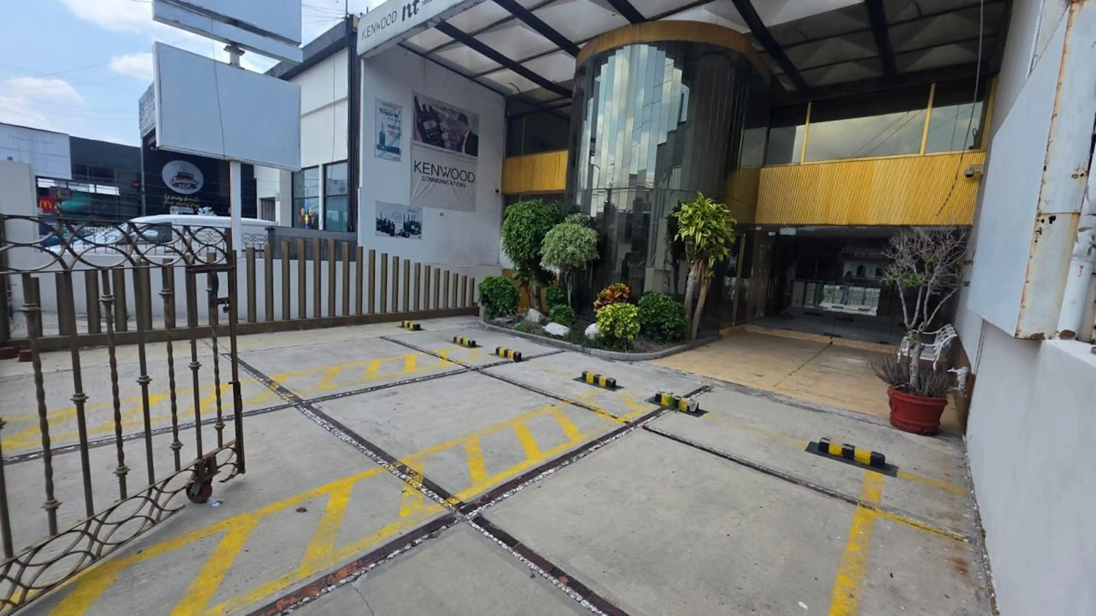 EDIFICIO EN RENTA AV. 51 PTE UBICACION PREMIUM 51