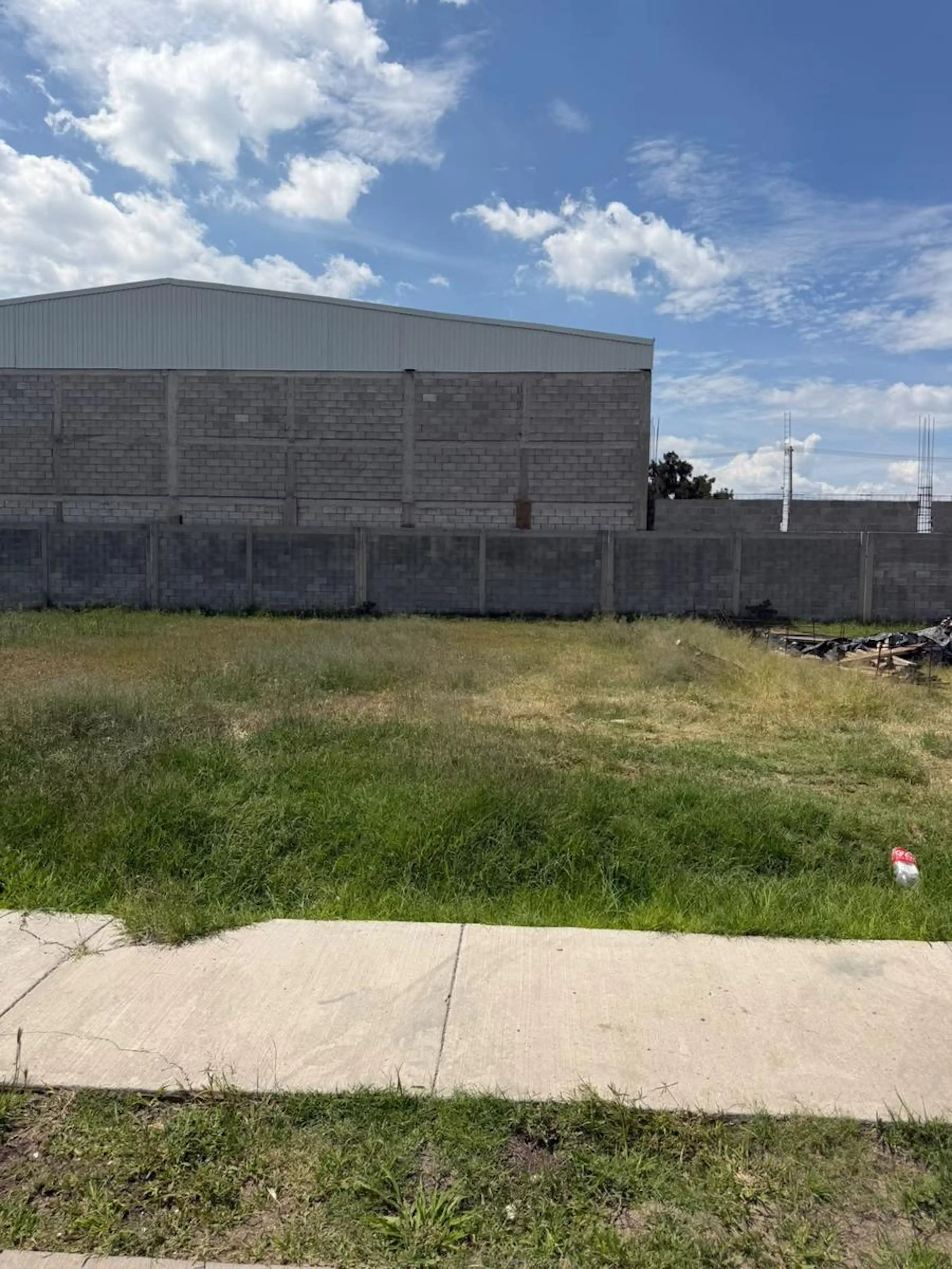 TERRENO EN VENTA FRACC. ALBAZUL 2