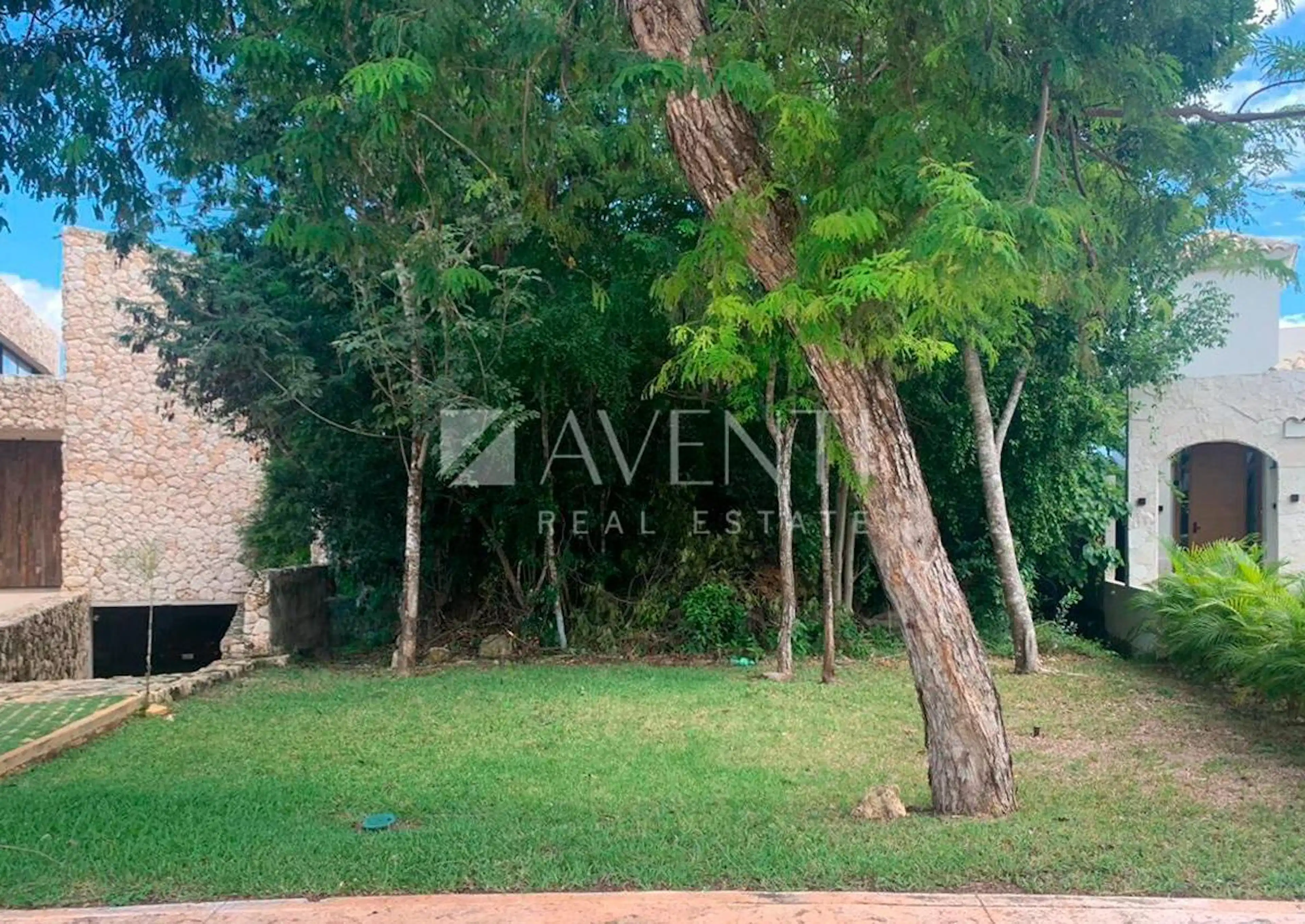 Terreno Habitacional En Venta En Lagos Del Sol Cancún.