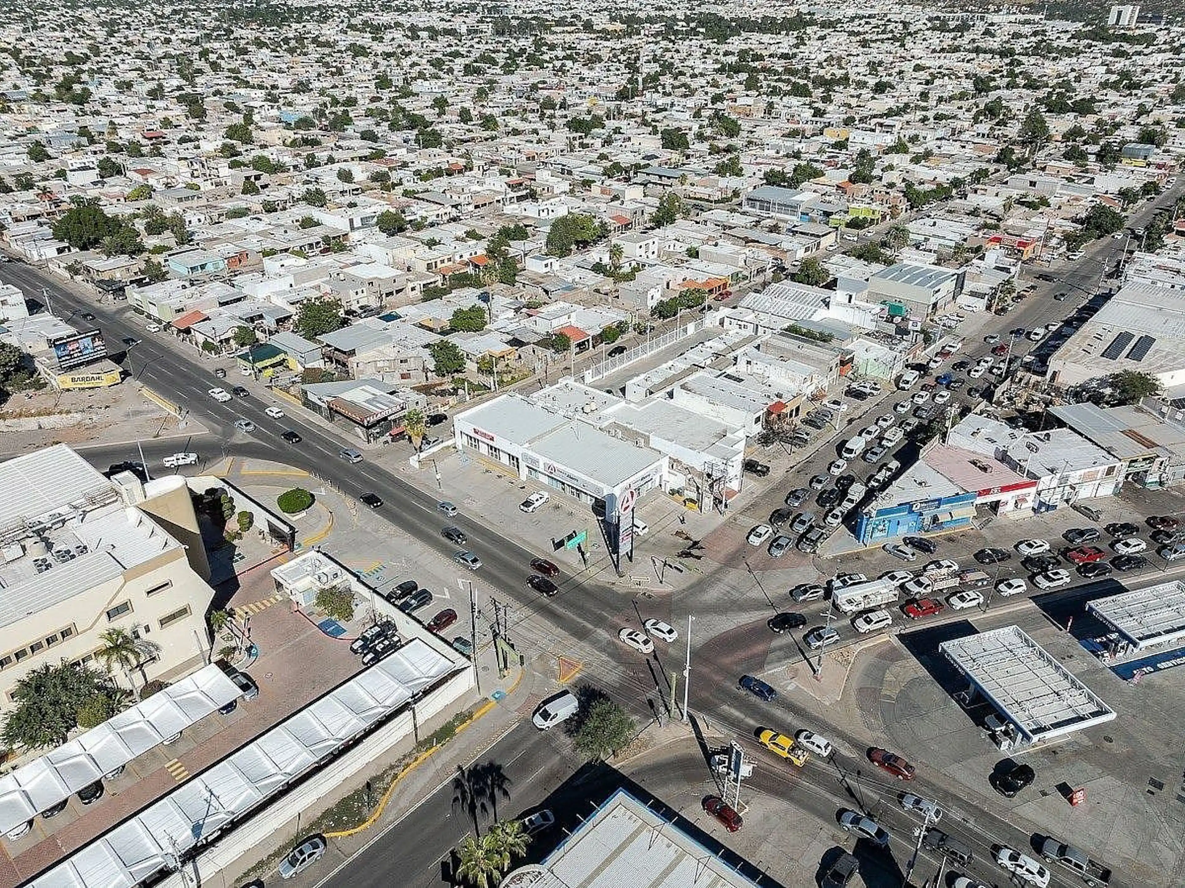 Av. Alfredo Esquiarte 307