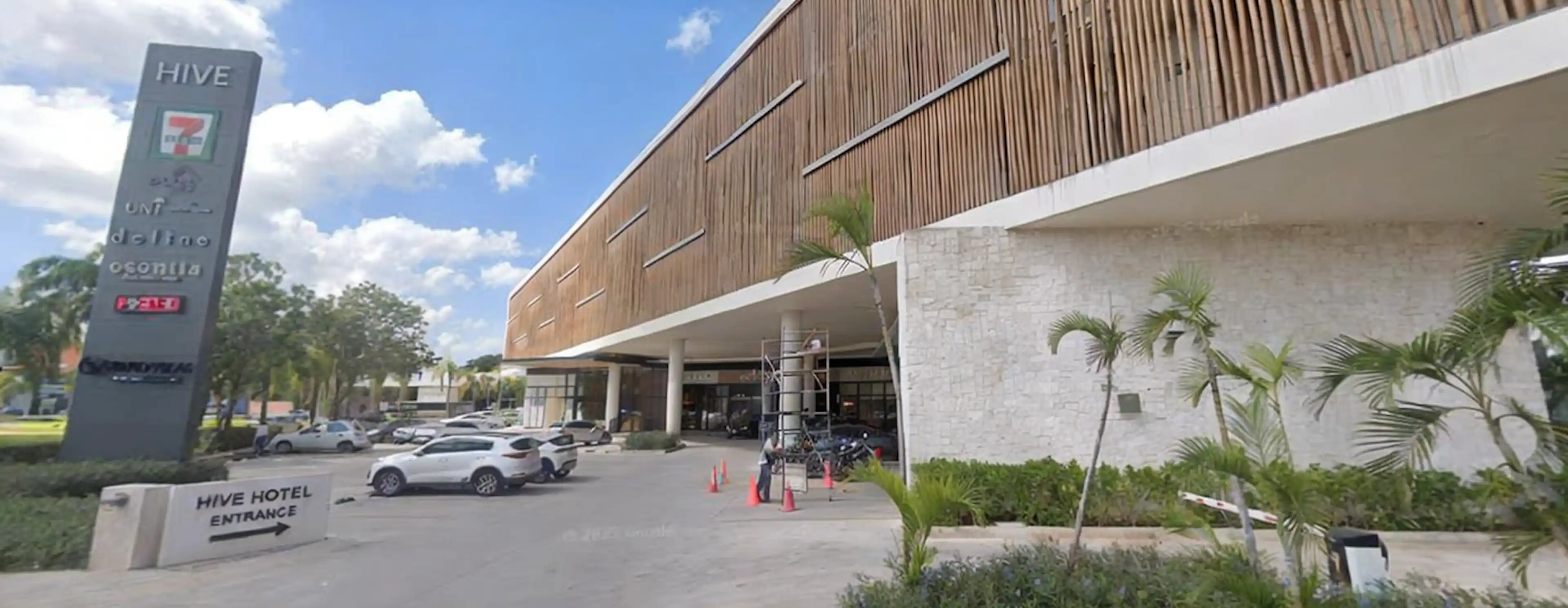 Avenida Huayacan