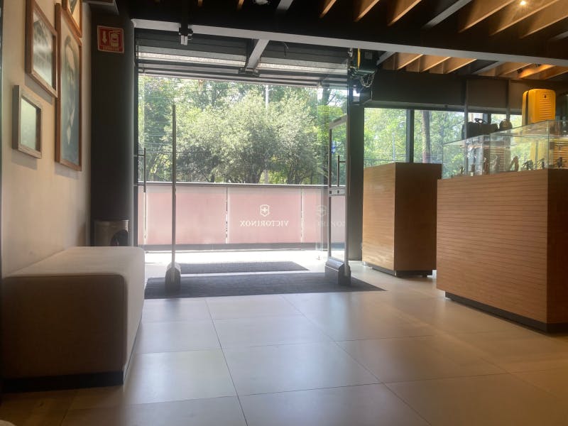 Local Comercial Spot2