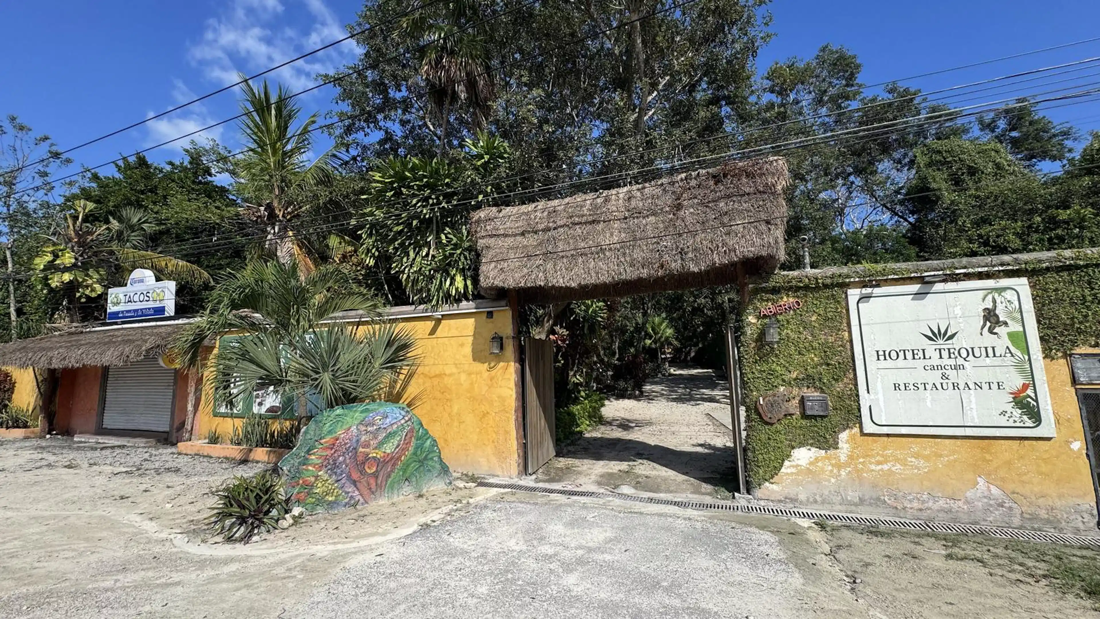 Terreno En Venta Con Hotel Operando – Uso Comercial En Cancún, Cerca Del Aeropuerto C4128