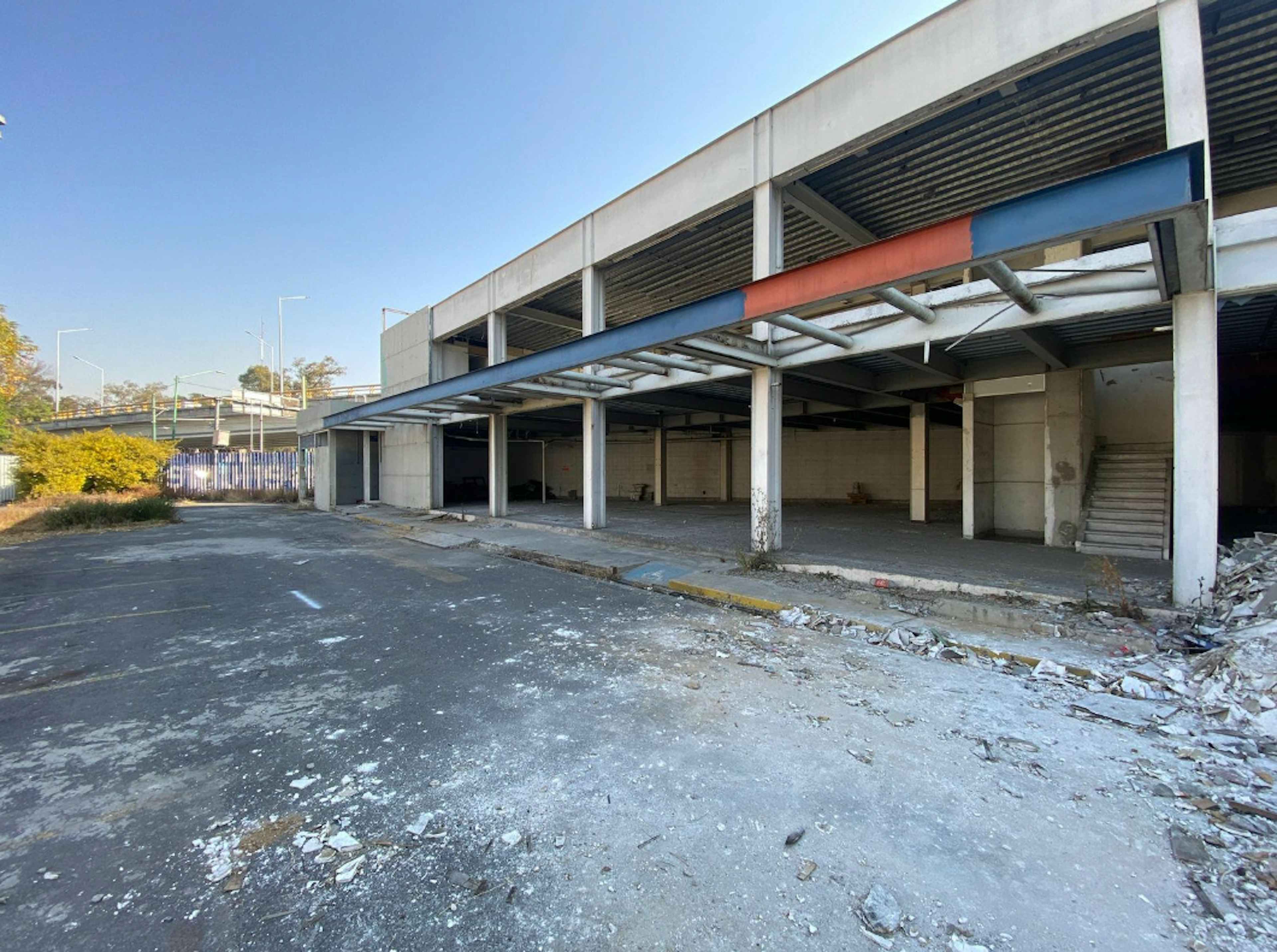 Eje Central Esquina Poniente 140