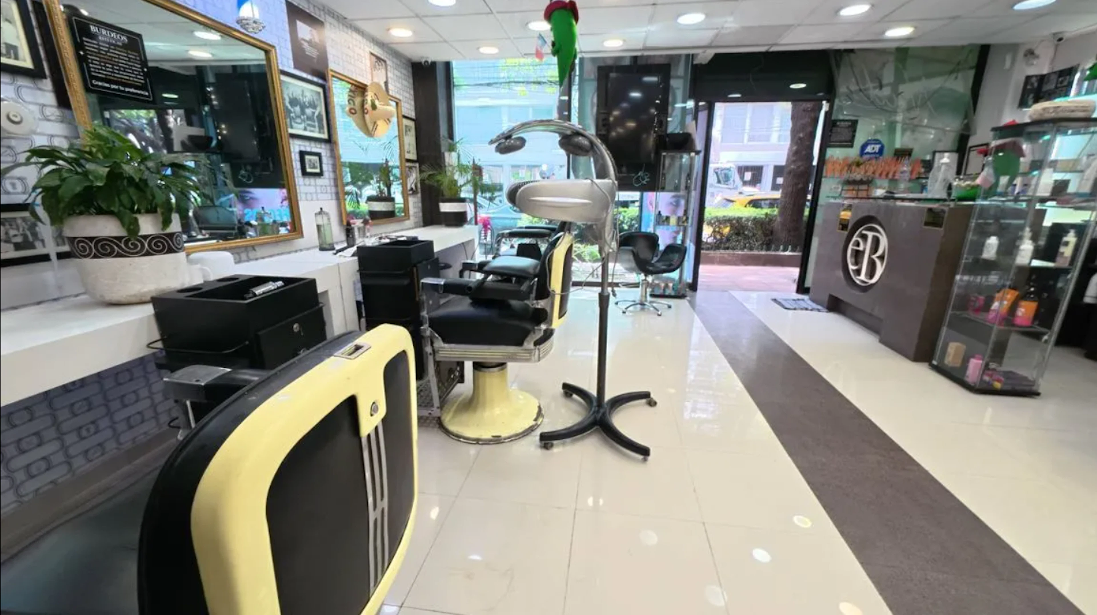 Local Comercial Spot2