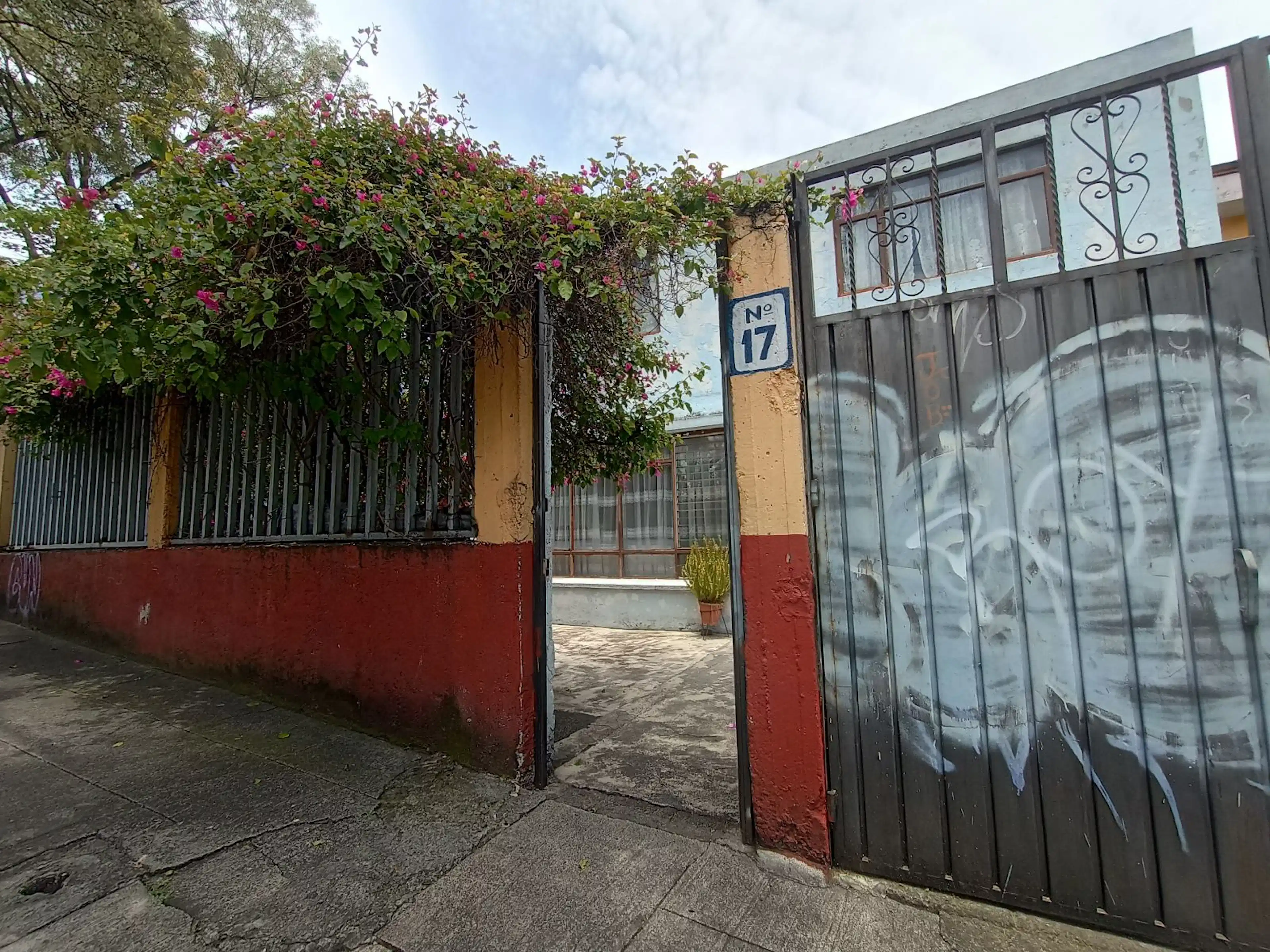 Excelente terreno en esquina uso mixto