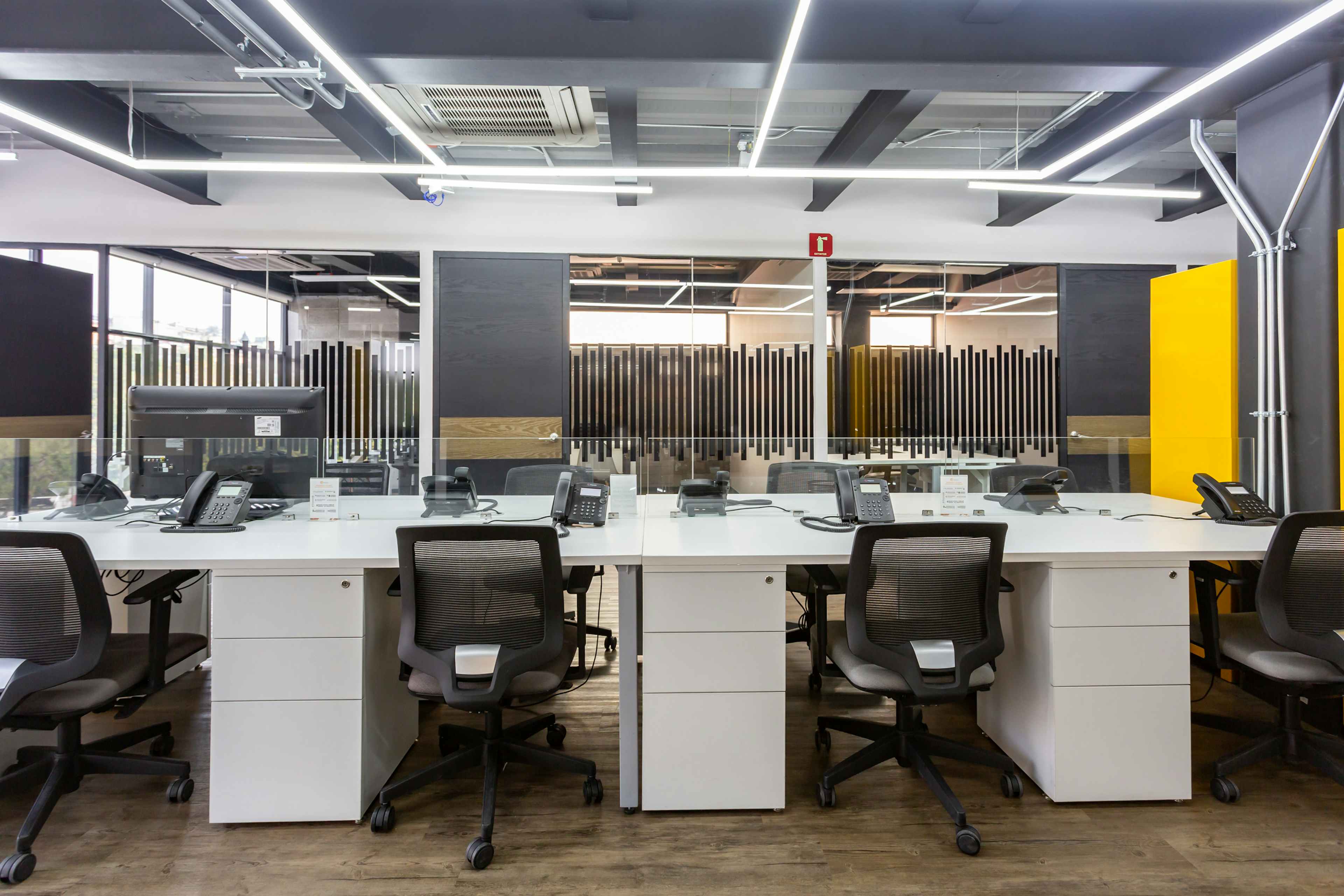 Oficina De 4-6 Personas