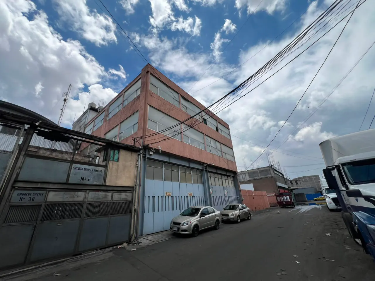Local Comercial Spot2