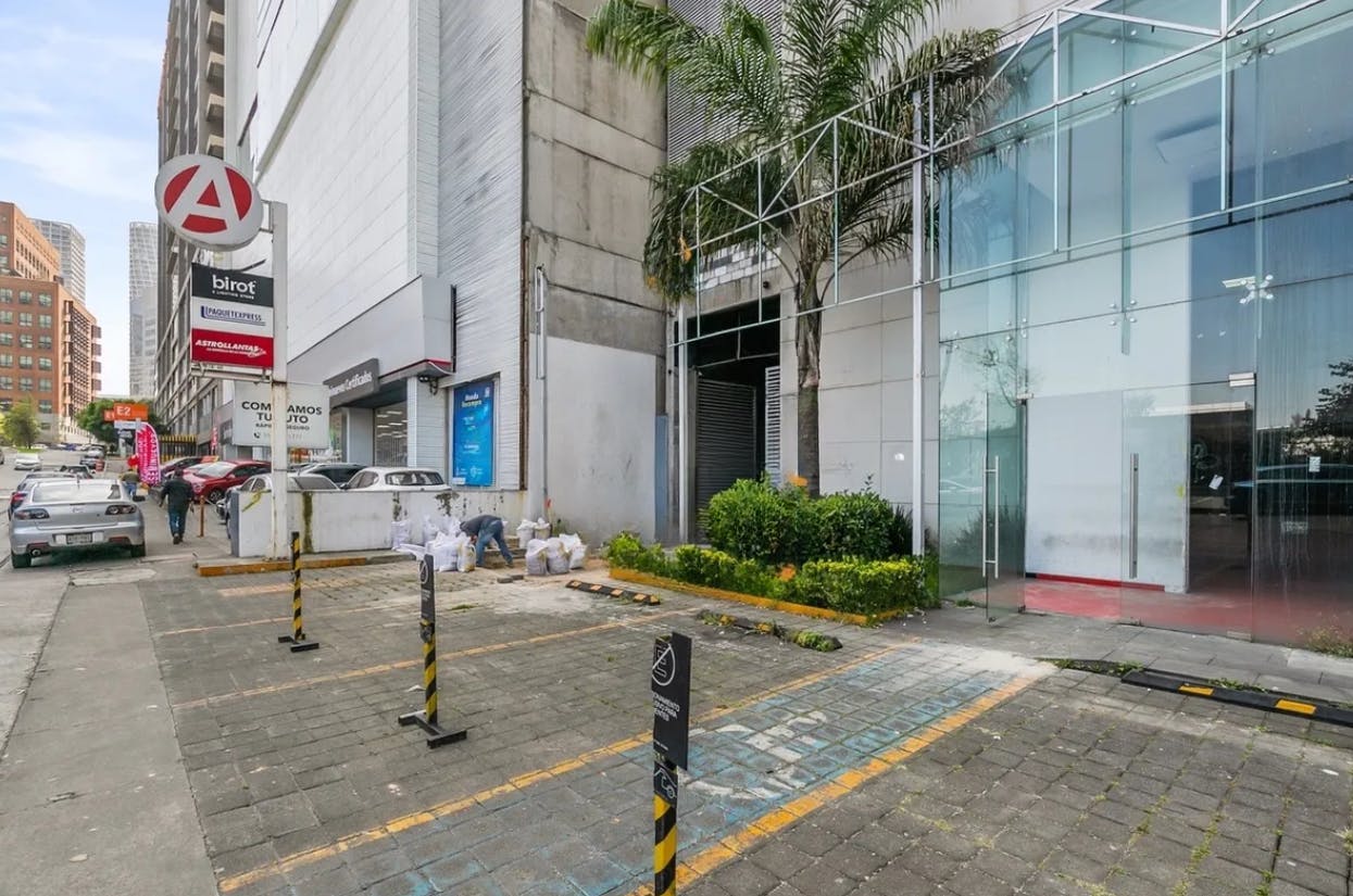 Local Comercial Spot2