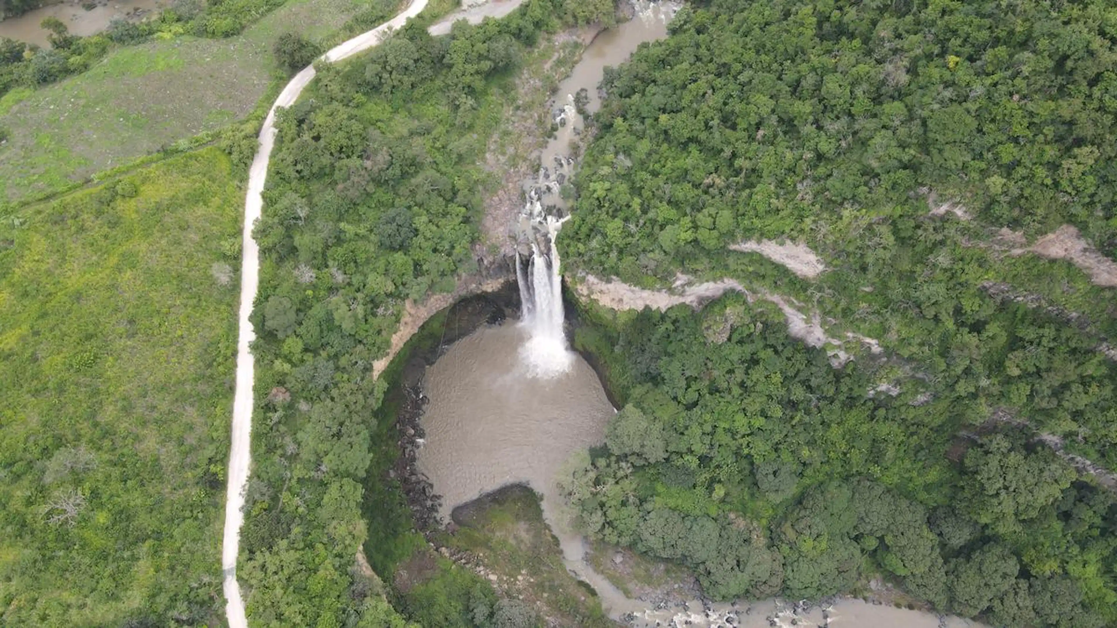 Terreno En Propiedad De 10 Ha Con Río,  Cascada Y Banco De Cementante En Cerro Gordo Veracruz
