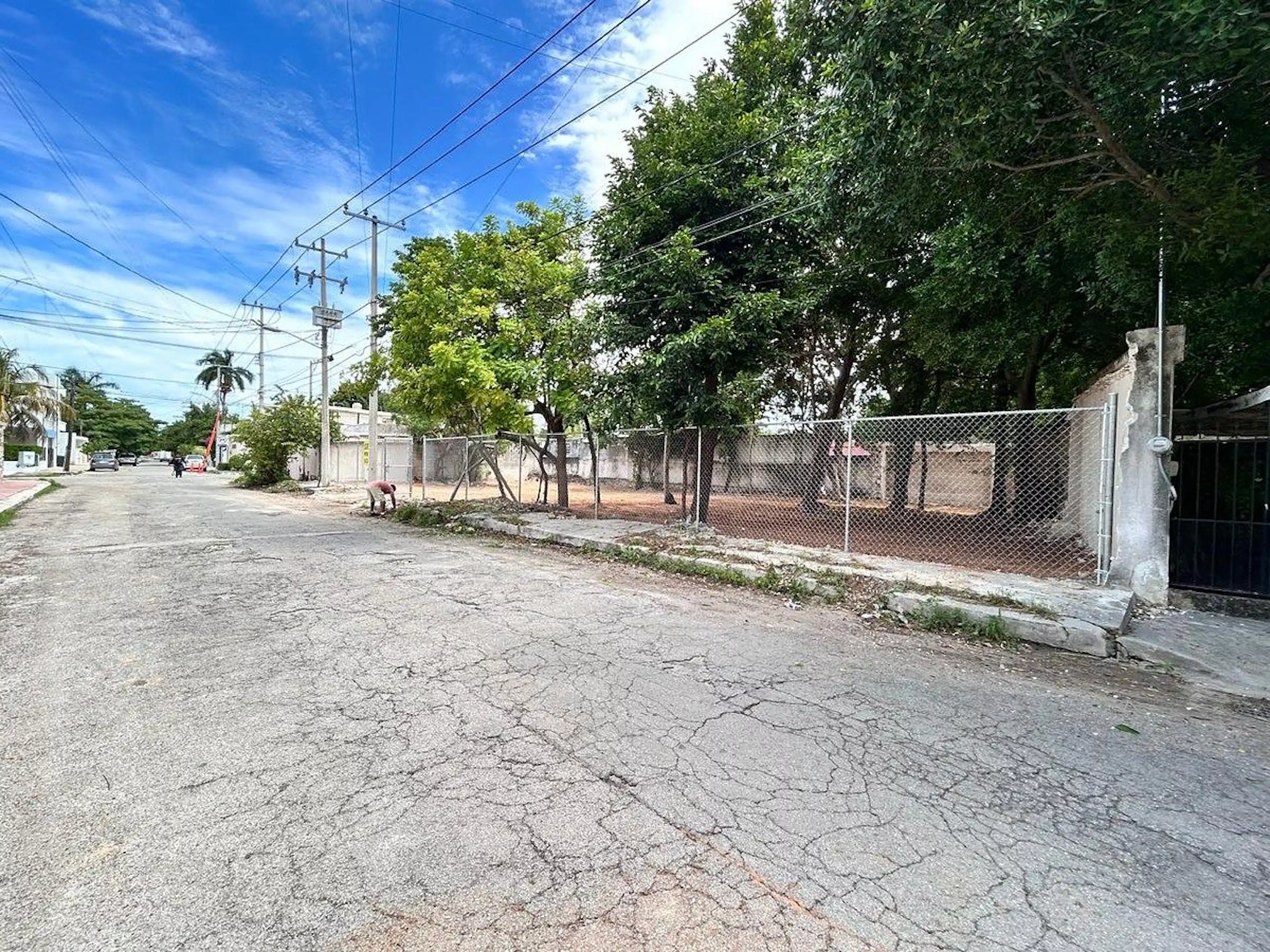 Terreno En Venta En Mérida Con 31 M Sobre Calle Y Factibilidad De Servicios