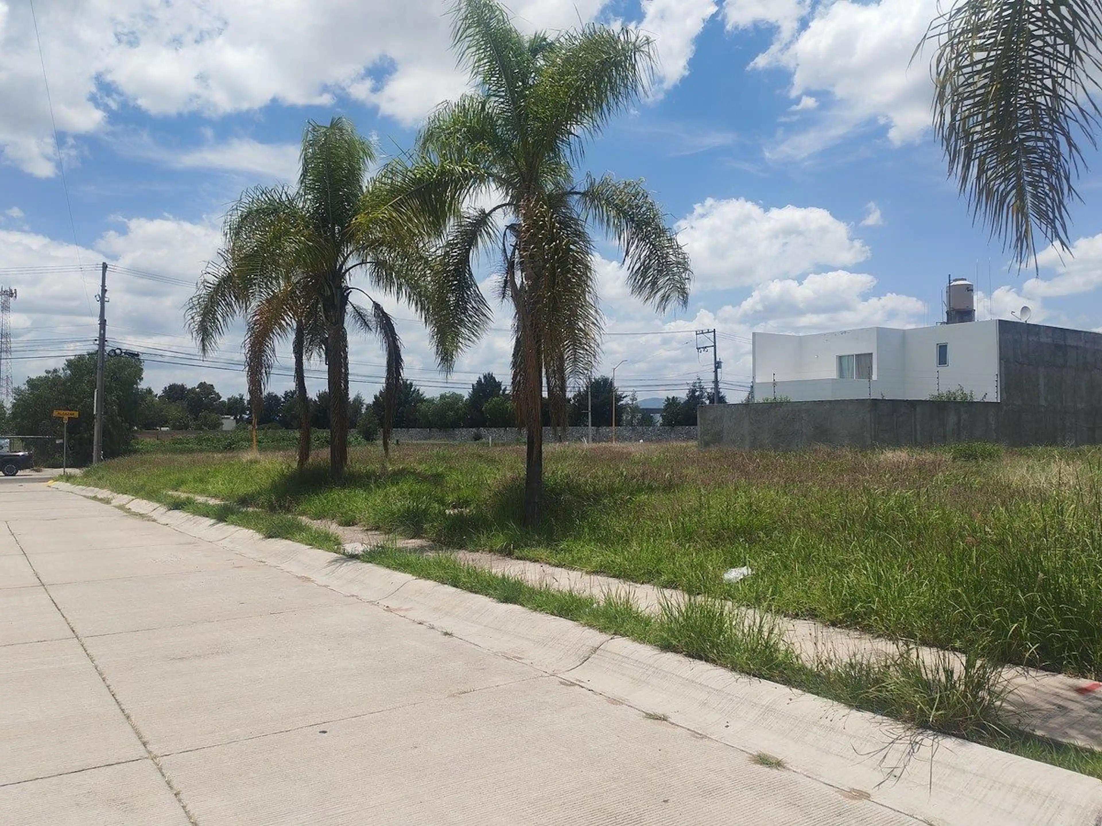 SE VENDE LOTE EN ZONA ALCAZAR