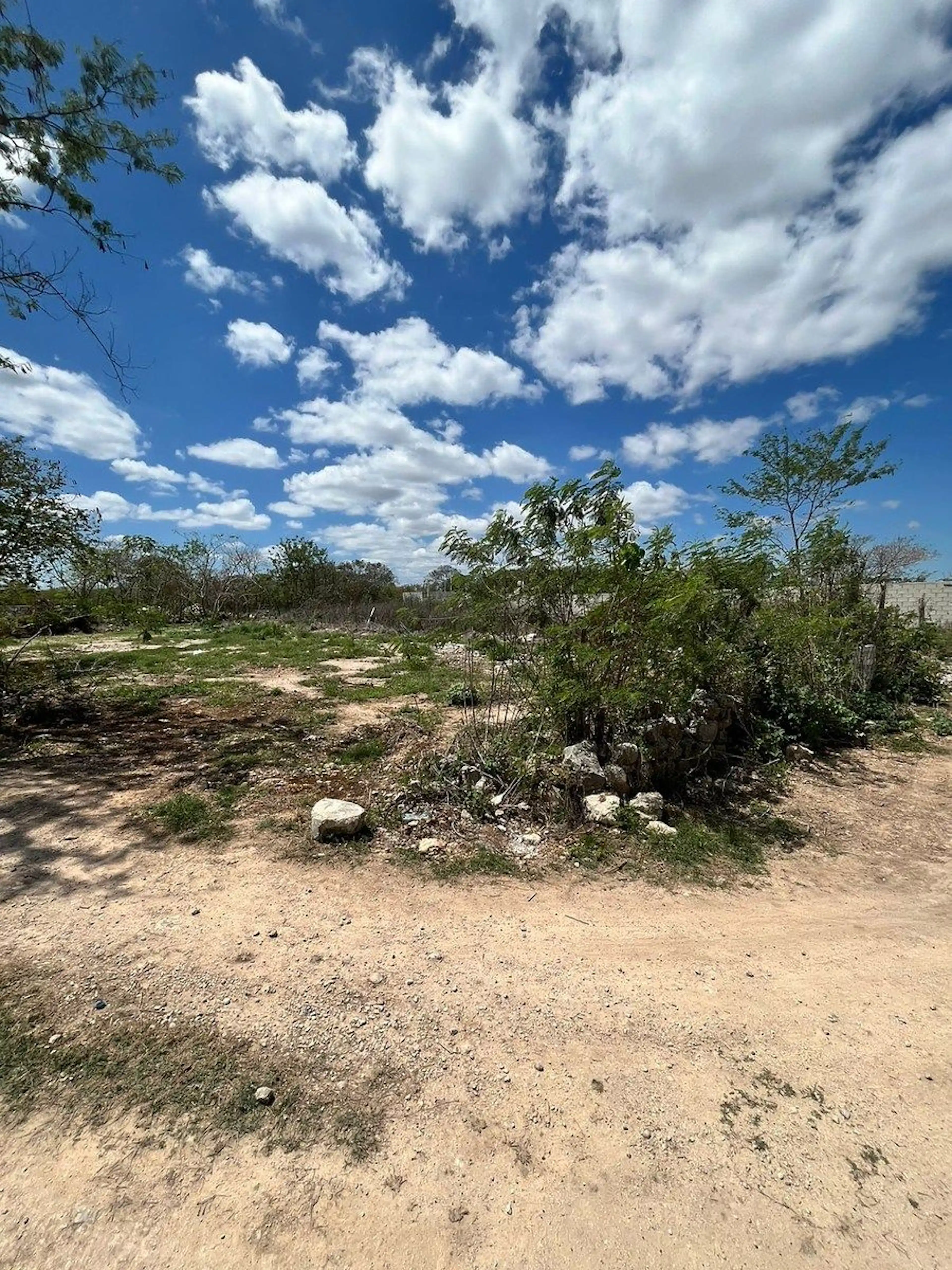 Precioso En Esquina, En Chablekal Cerca De Plaza La Isla 407 M2