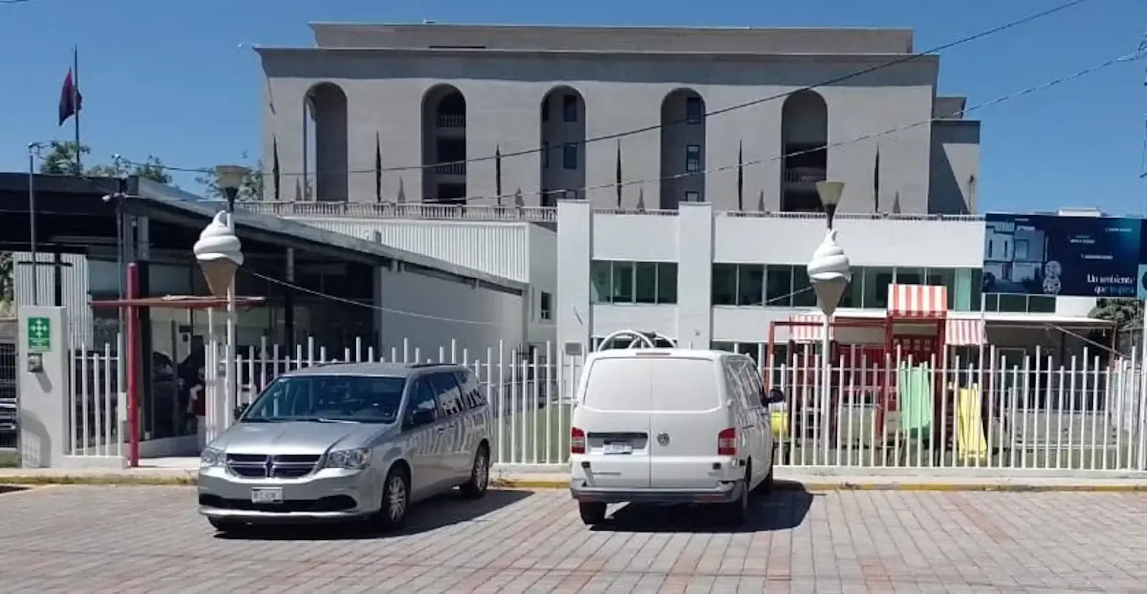 Paseo De La Republica Número 13021 Colonia Jurica, C. P. 76100, Querétaro, Querétaro. 13021