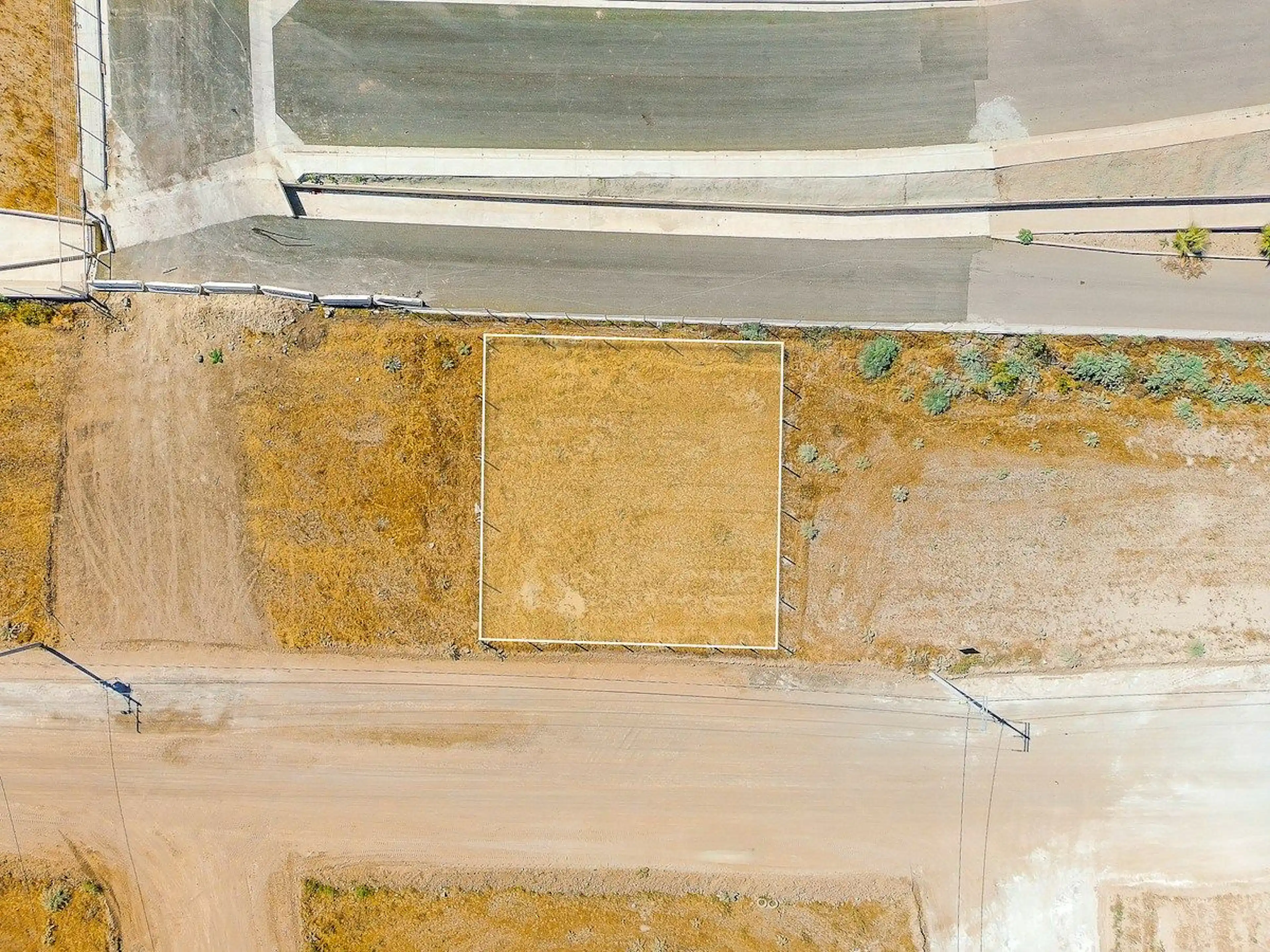 Se vende terreno comercial o residencial en Villa Diamante
