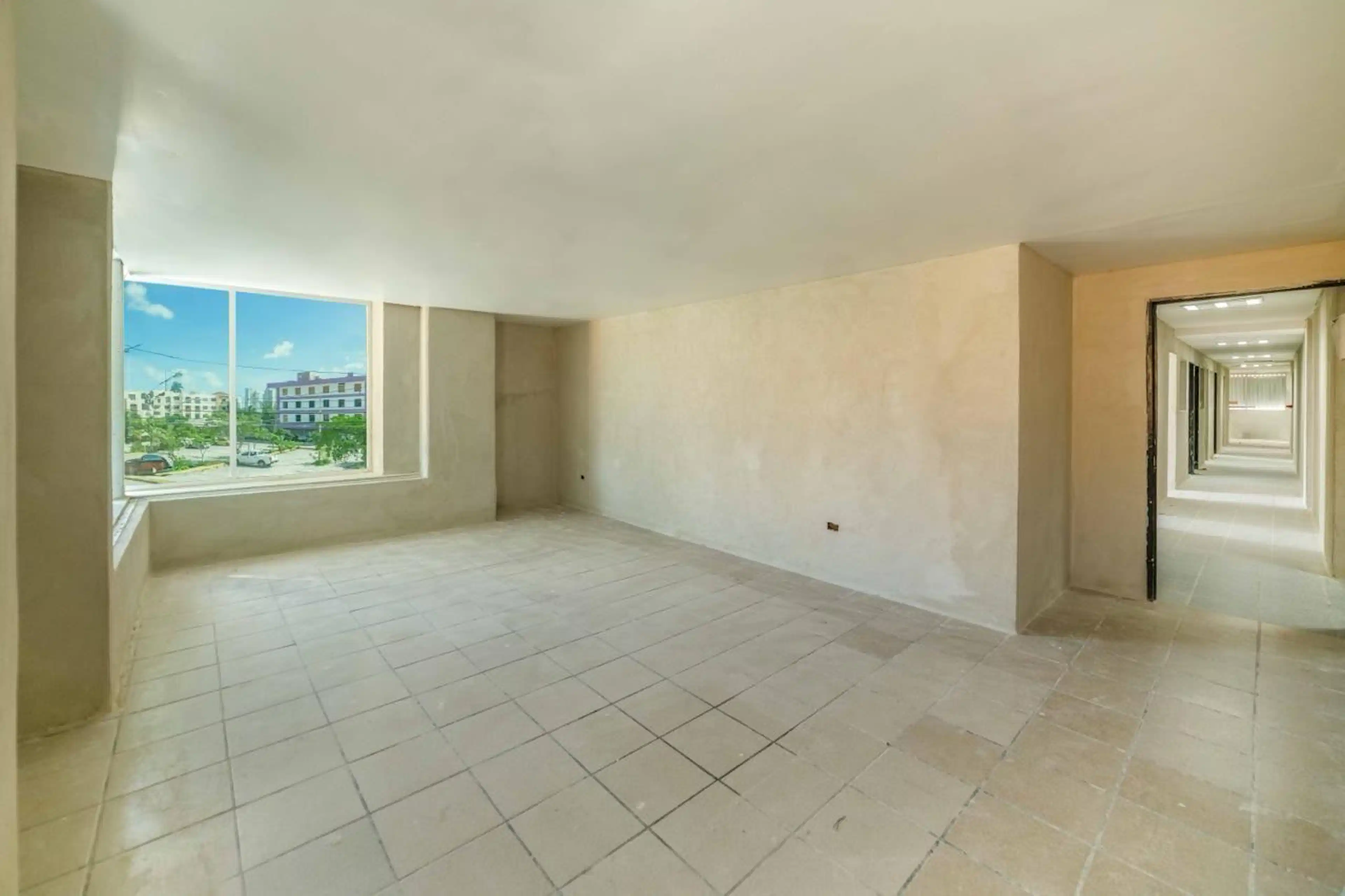 Oficina En Renta 1,300 M², Av. Tulum C4096 S/n