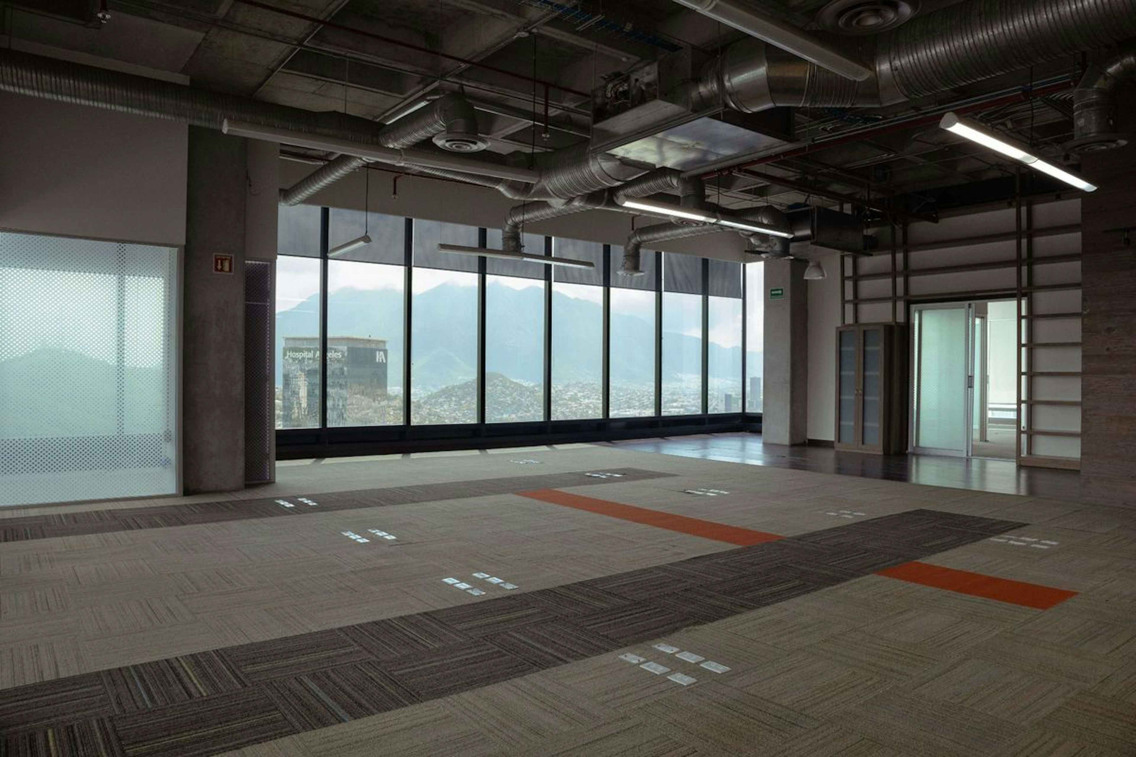 Avenida Lázaro Cárdenas 2135