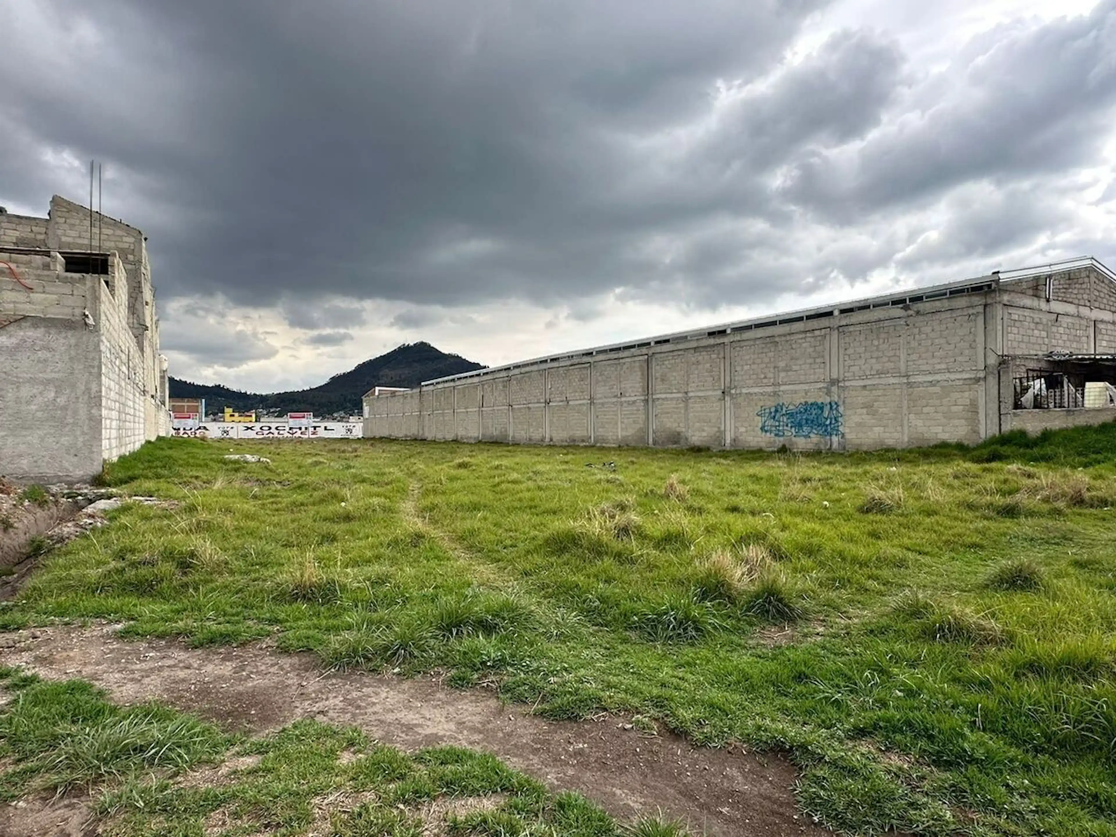 TERRENO DE DOS FRENTES BIEN UBICADO A MINUTOS DE TOLUCA CENTRO