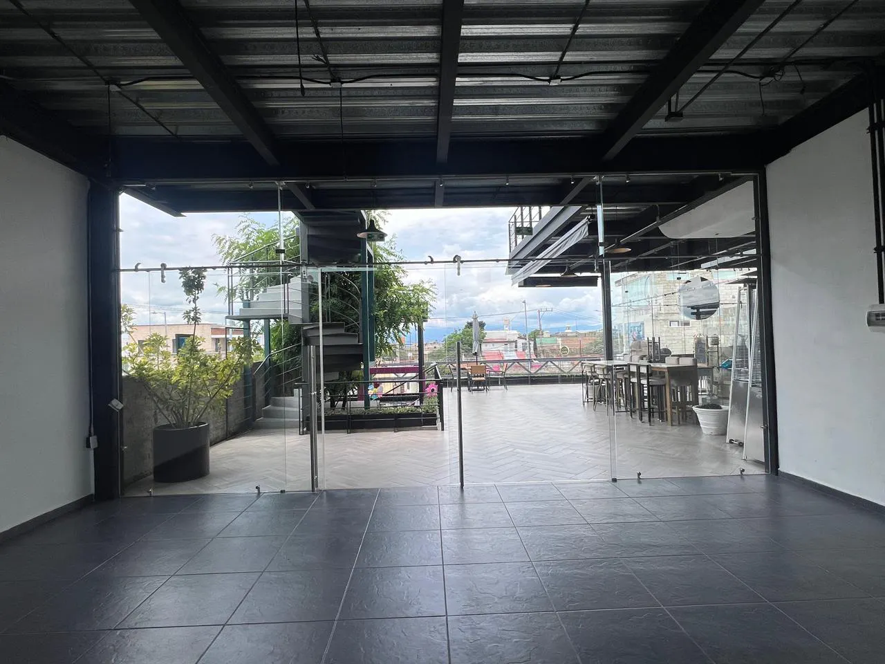 Local Comercial Spot2