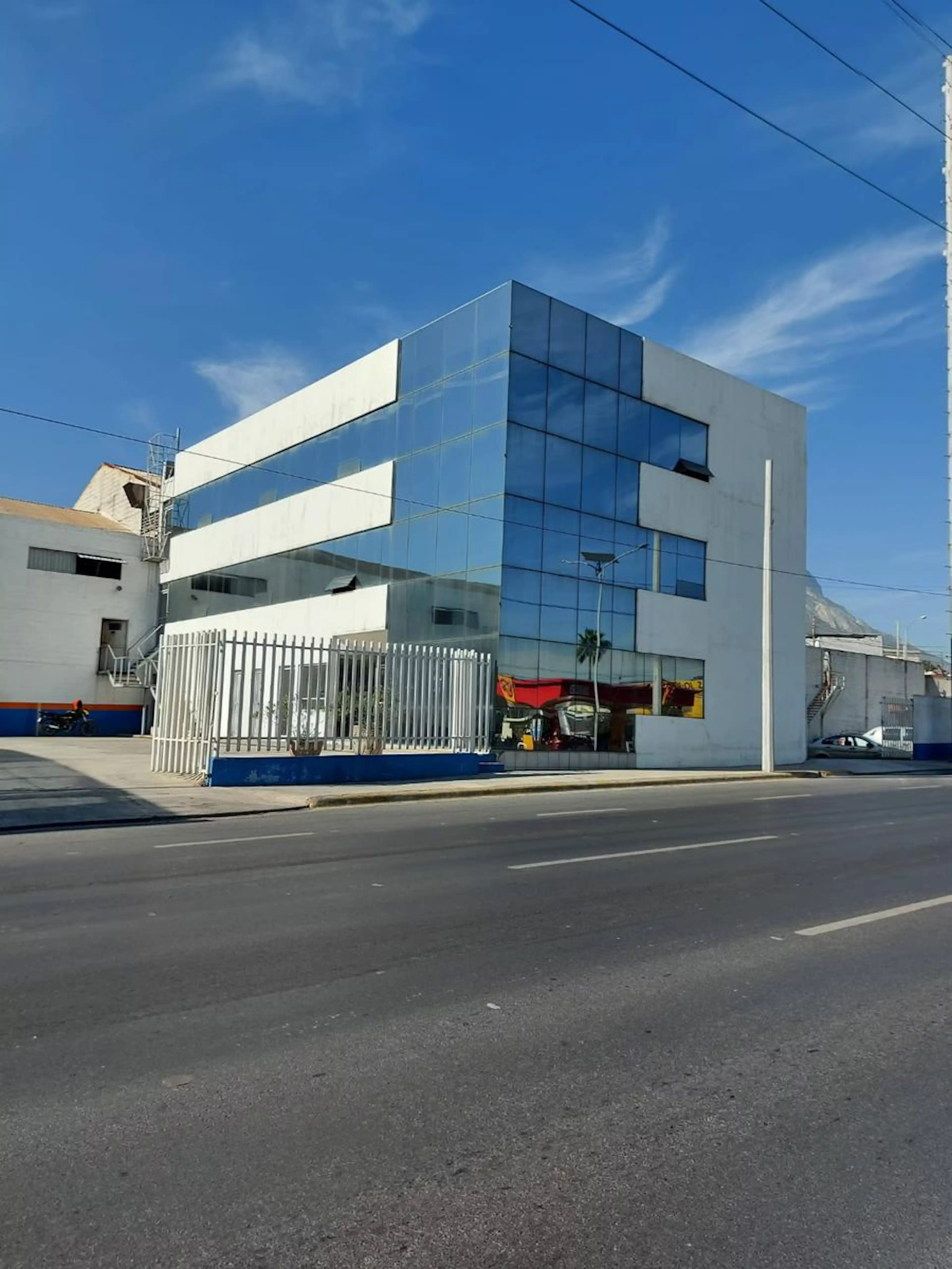 Edificio En Renta En Avenida Importante En Monterrey S/N