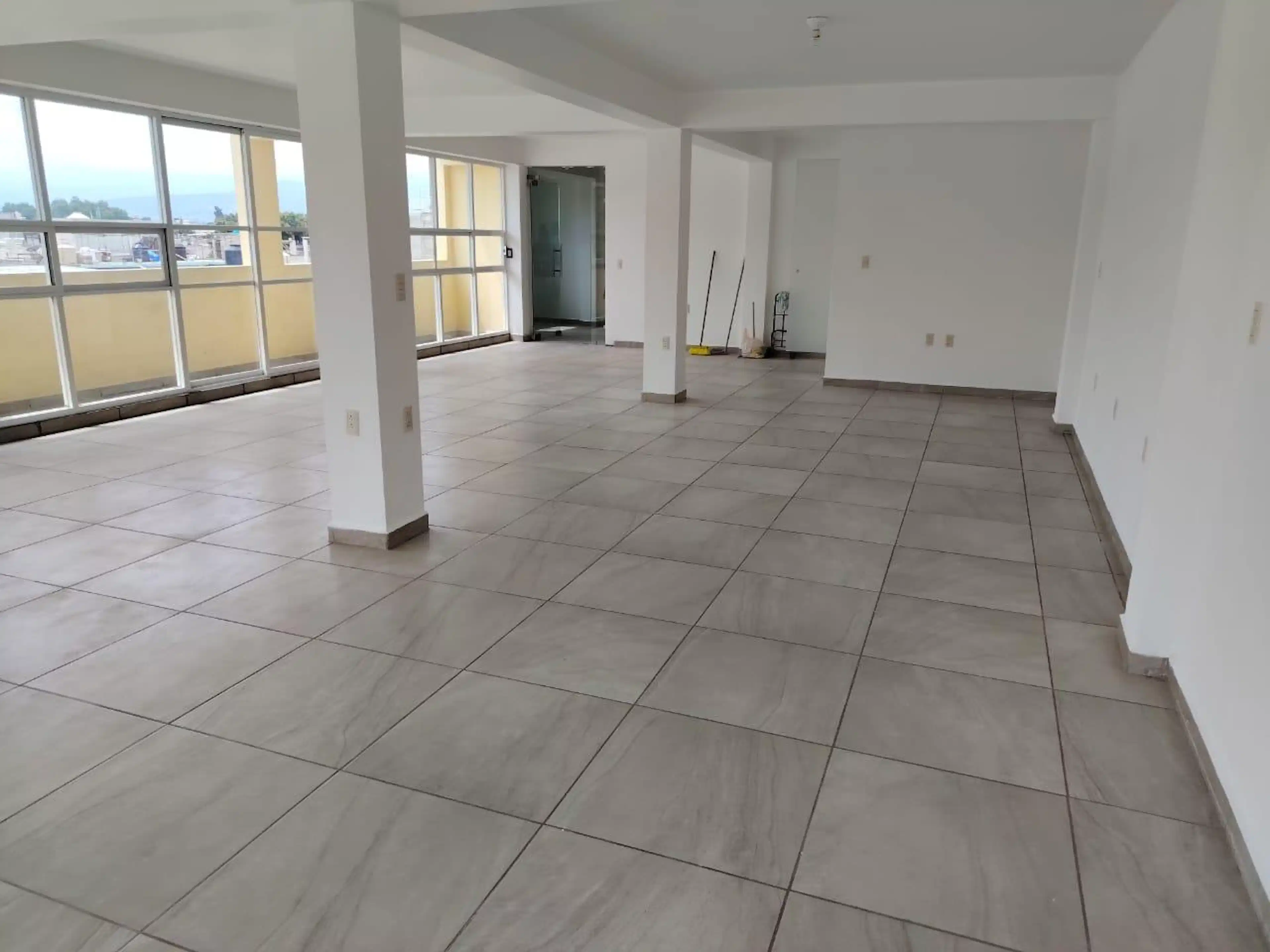 Edificio Comercial En Zapotitla