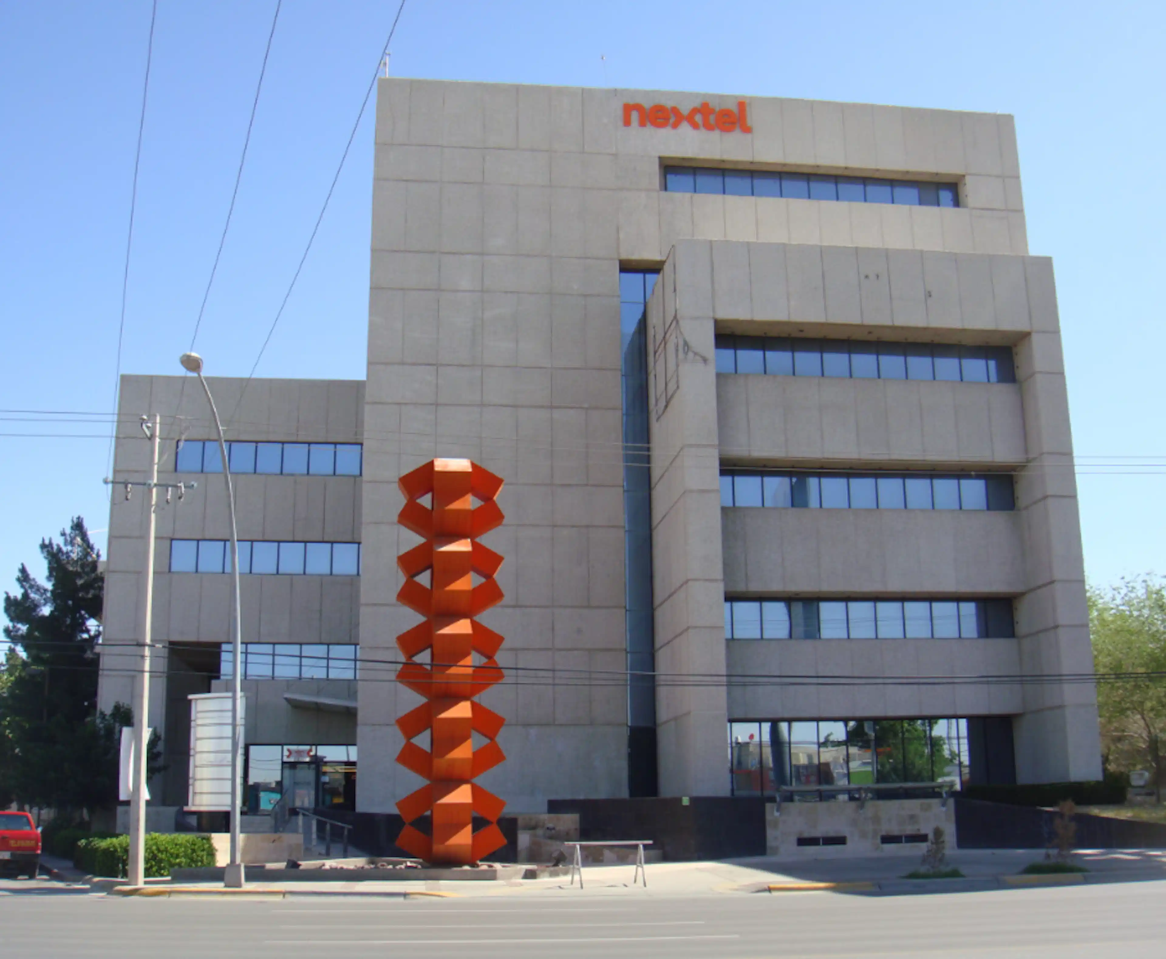 Avenida De La Raza