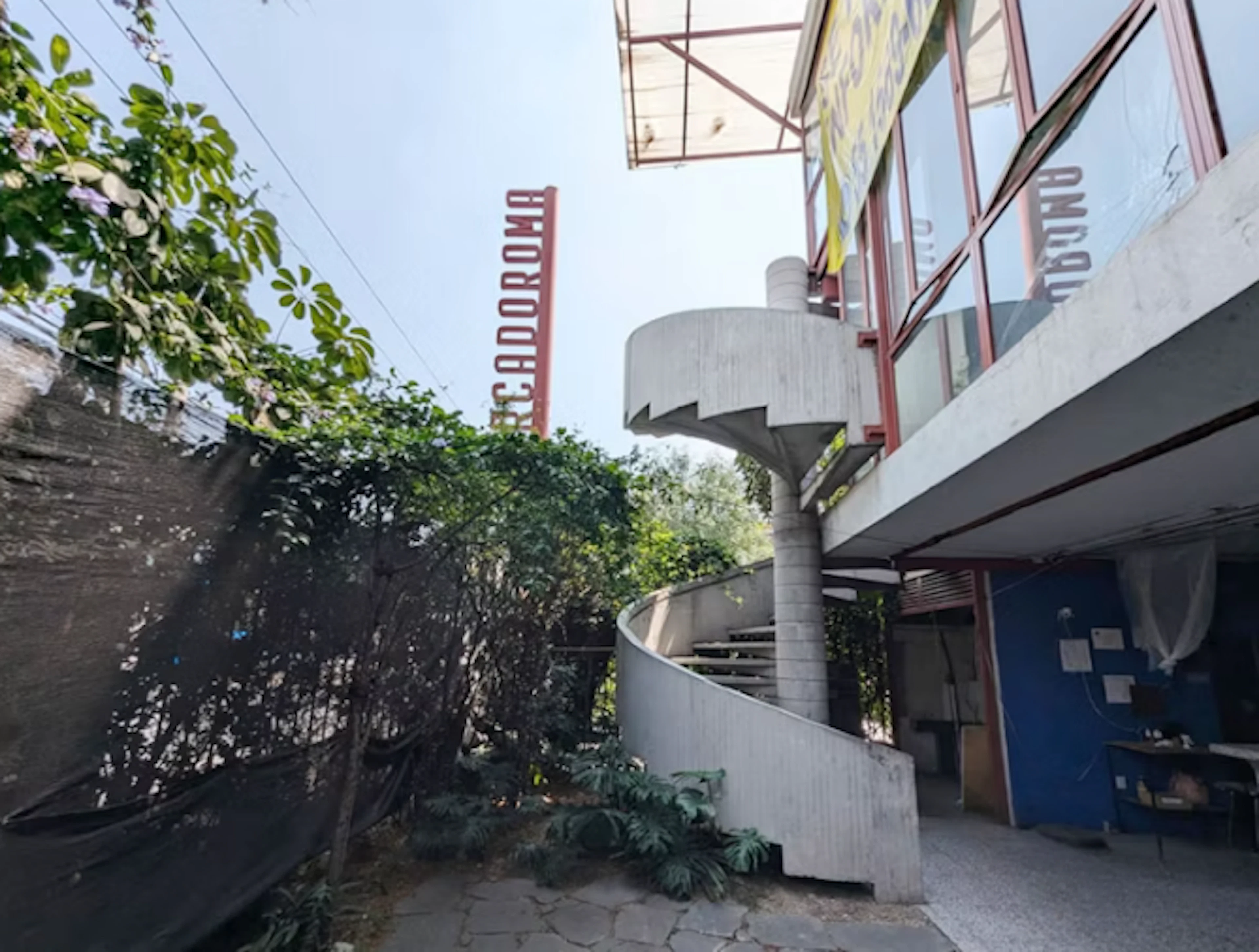 Local Comercial Spot2