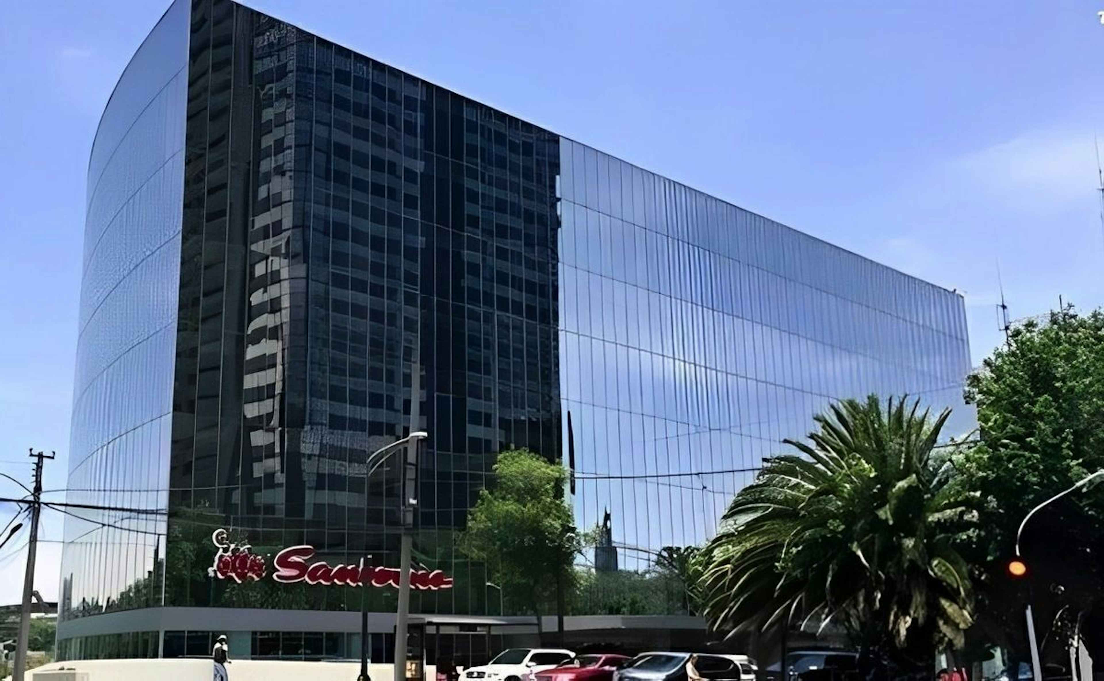 Avenida Paseo De Las Palmas 781