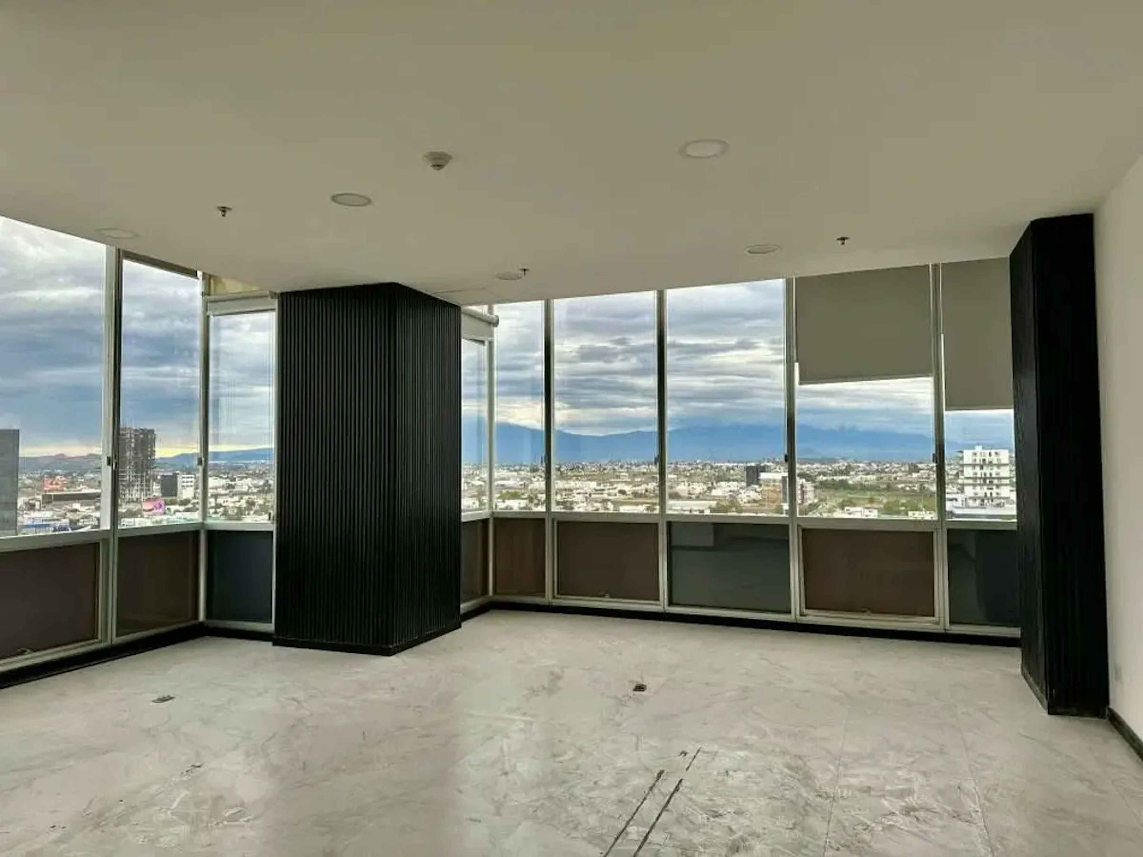 Boulevard De Los Reyes