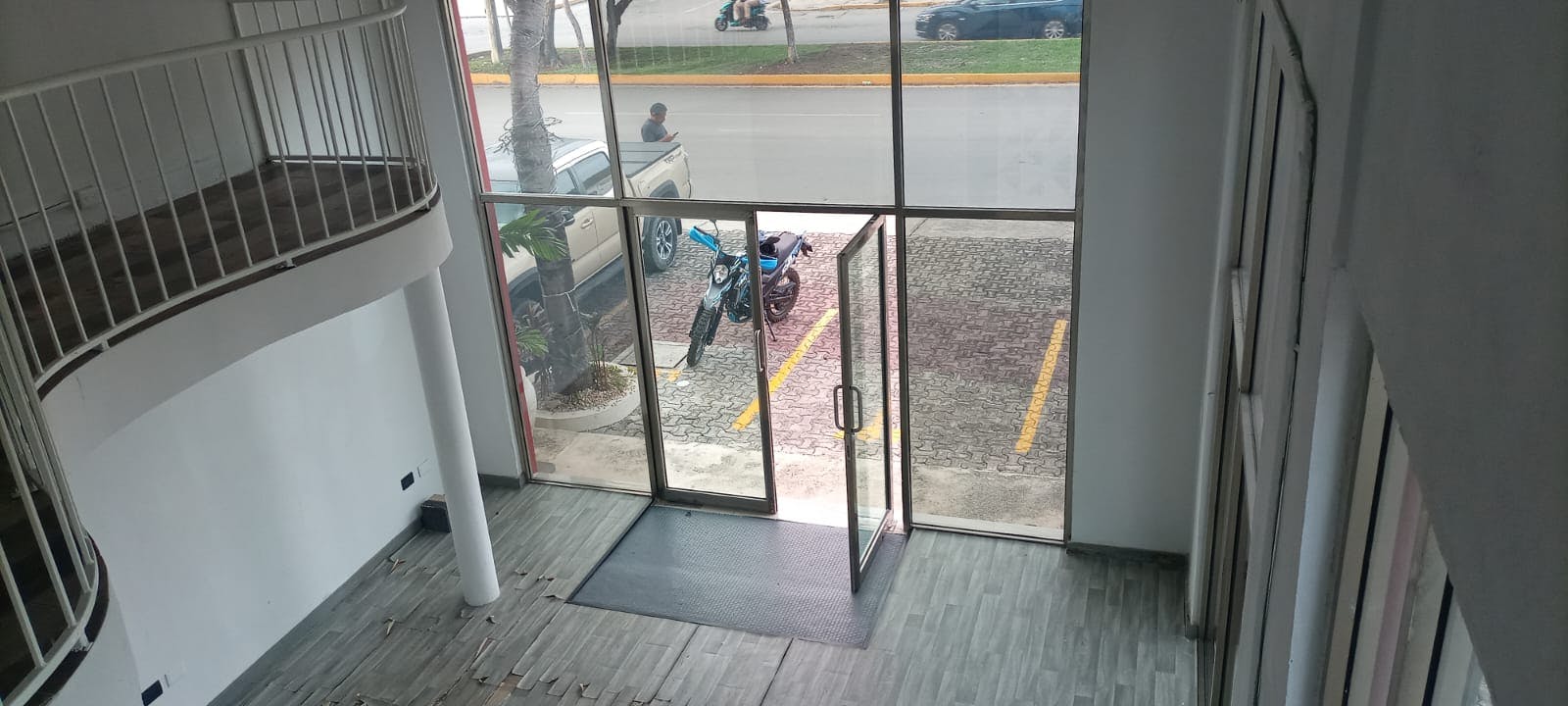 Local Comercial Spot2