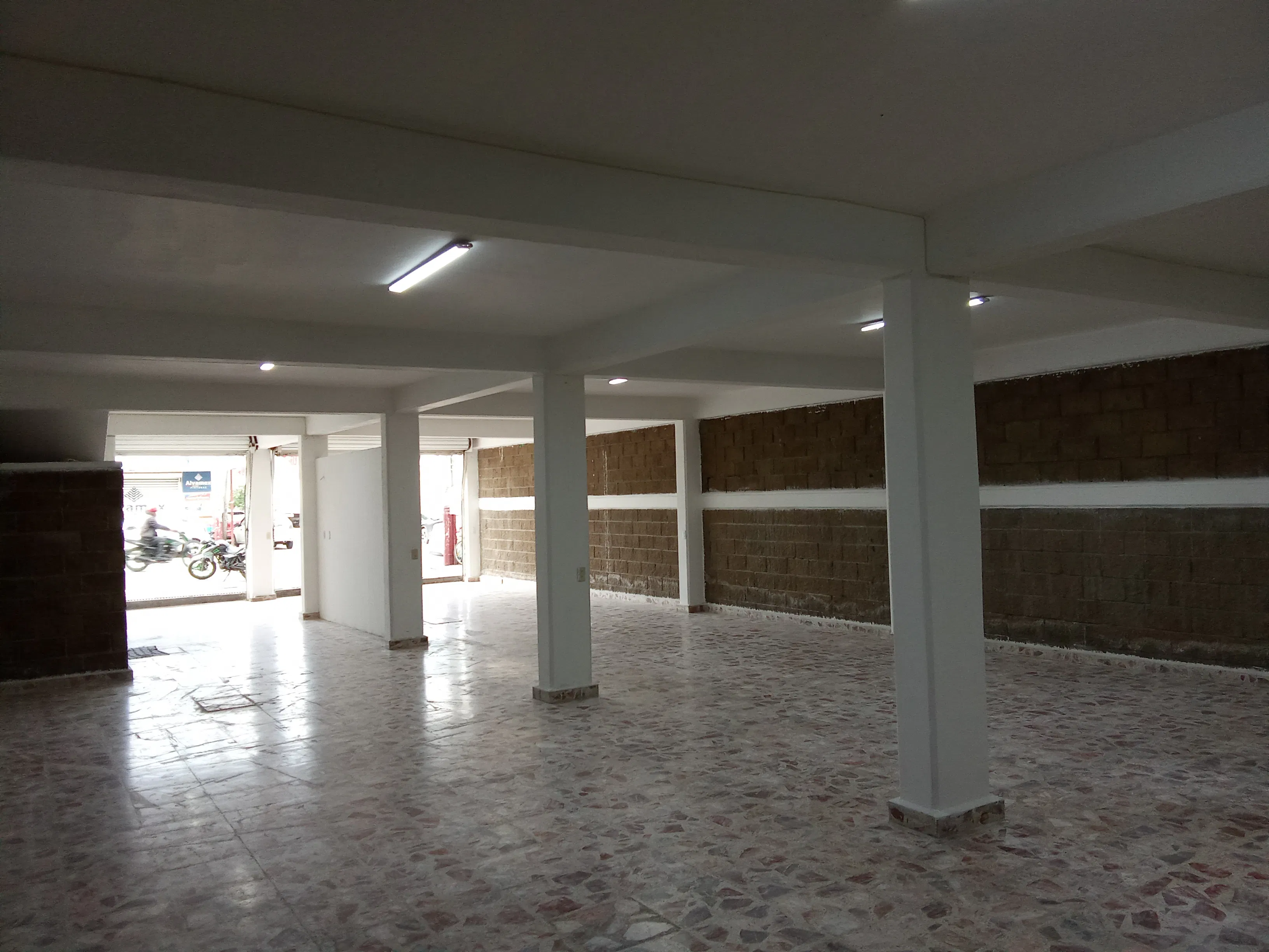 Local Comercial Spot2