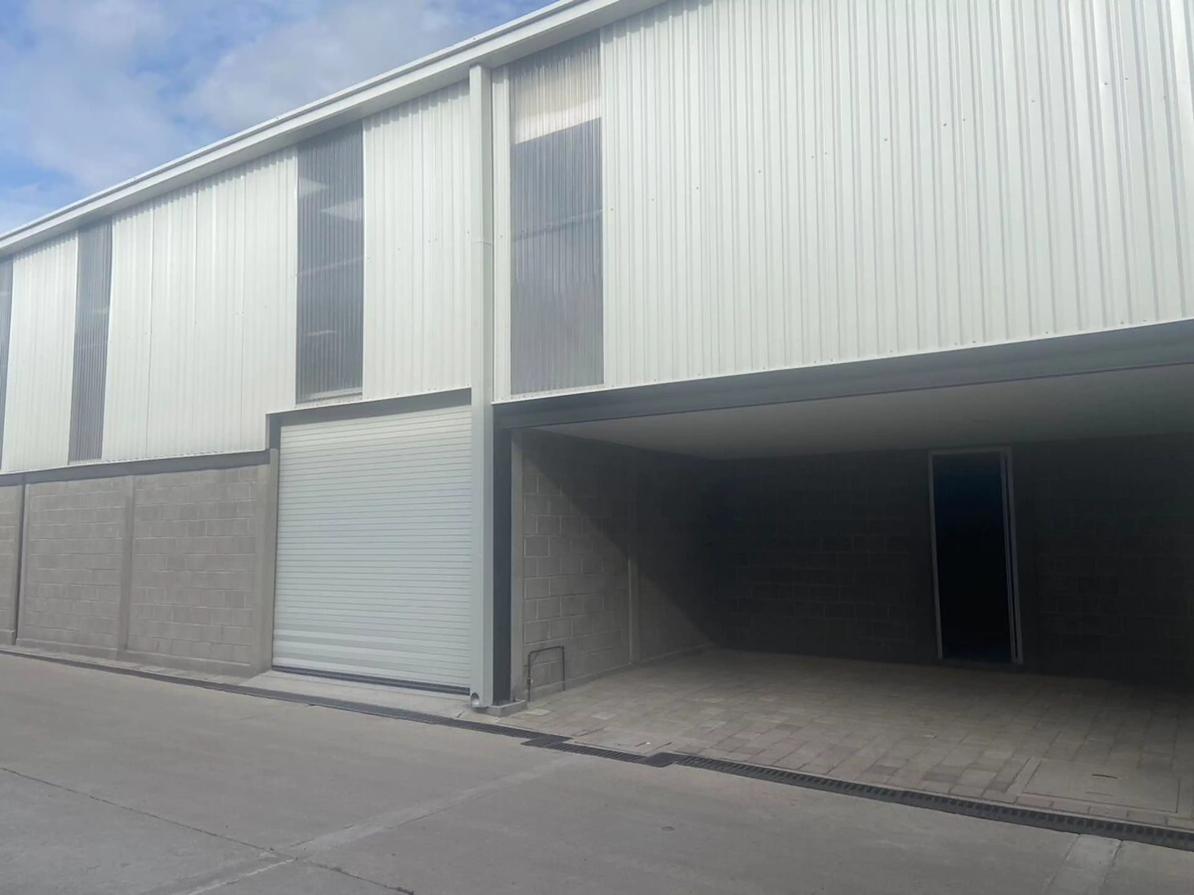 BODEGA COMERCIAL EN PARQUE INDUSTRIAL JURICA!