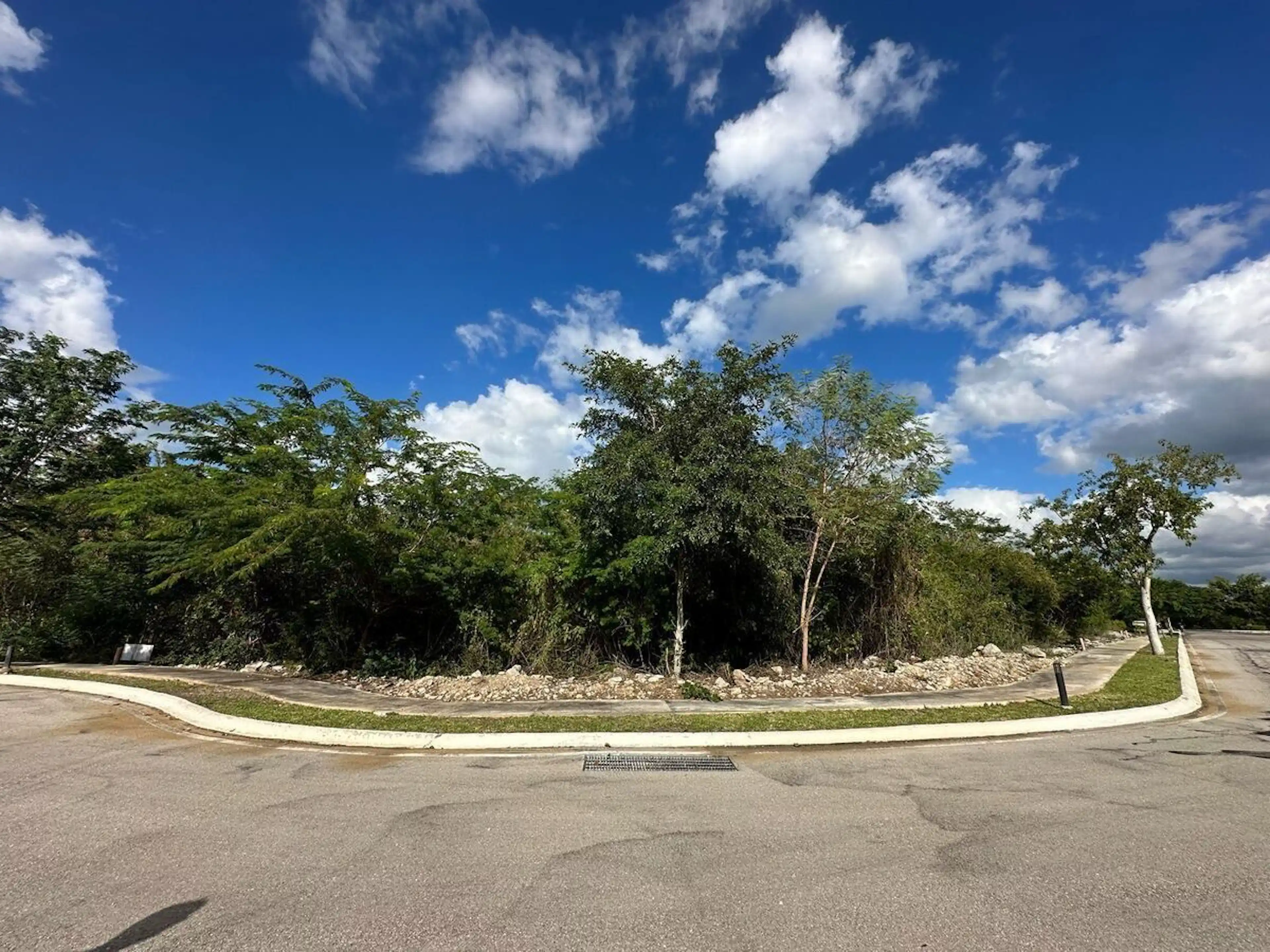 Terreno De 741.67 M2 En Venta En Privada El Cortijo, Zona Country