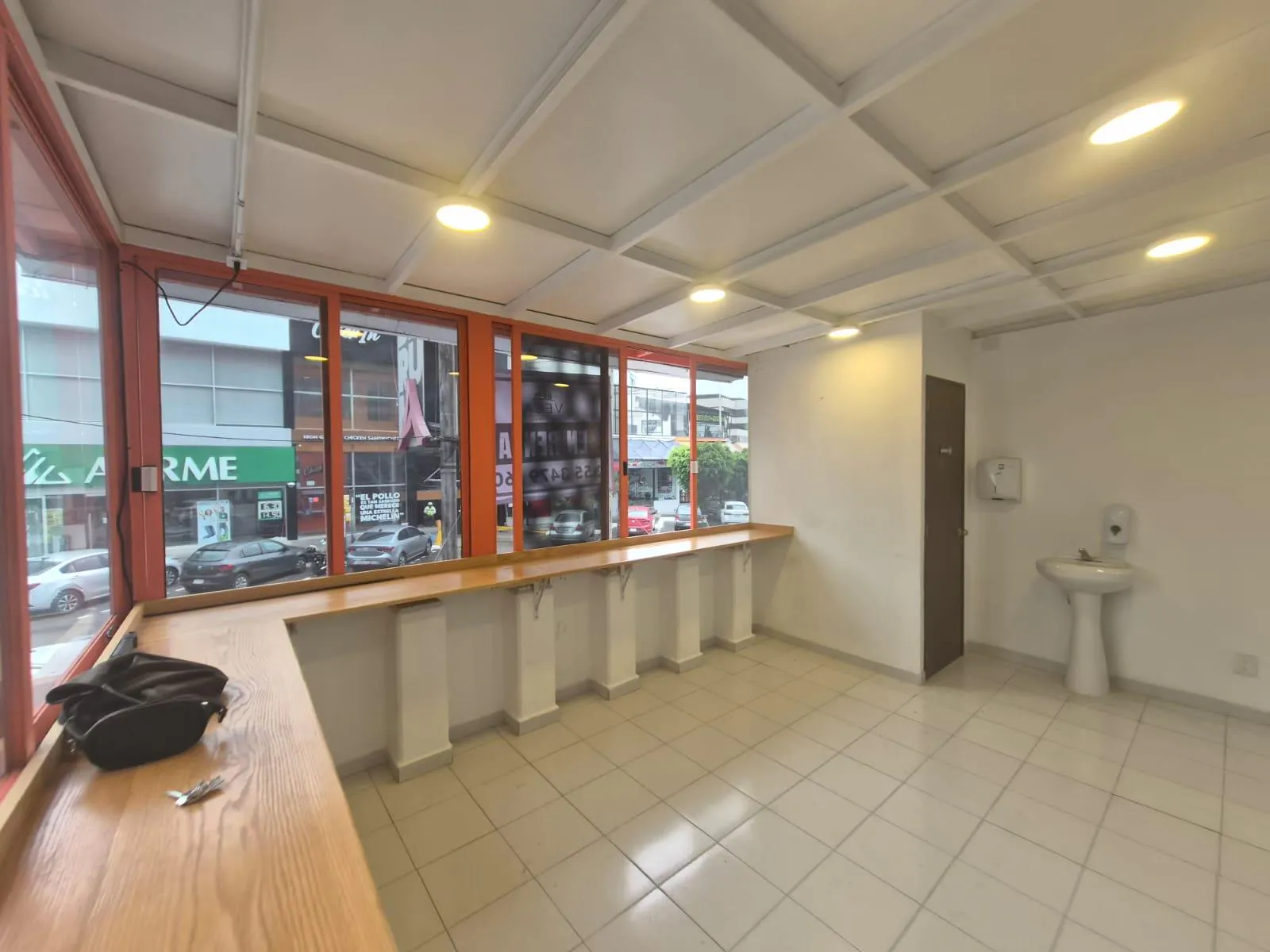 Local Comercial Spot2
