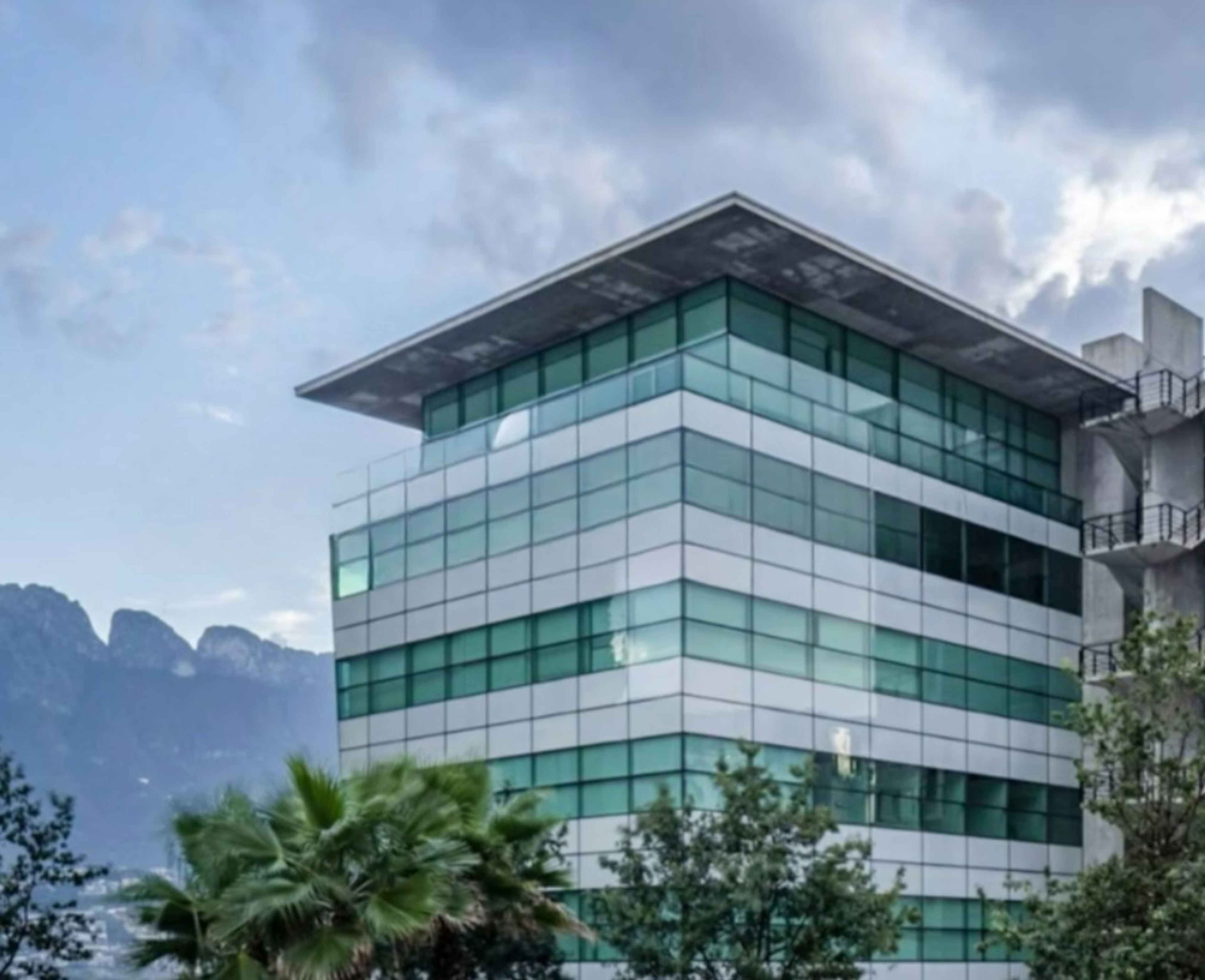 Avenida Lázaro Cárdenas 2425