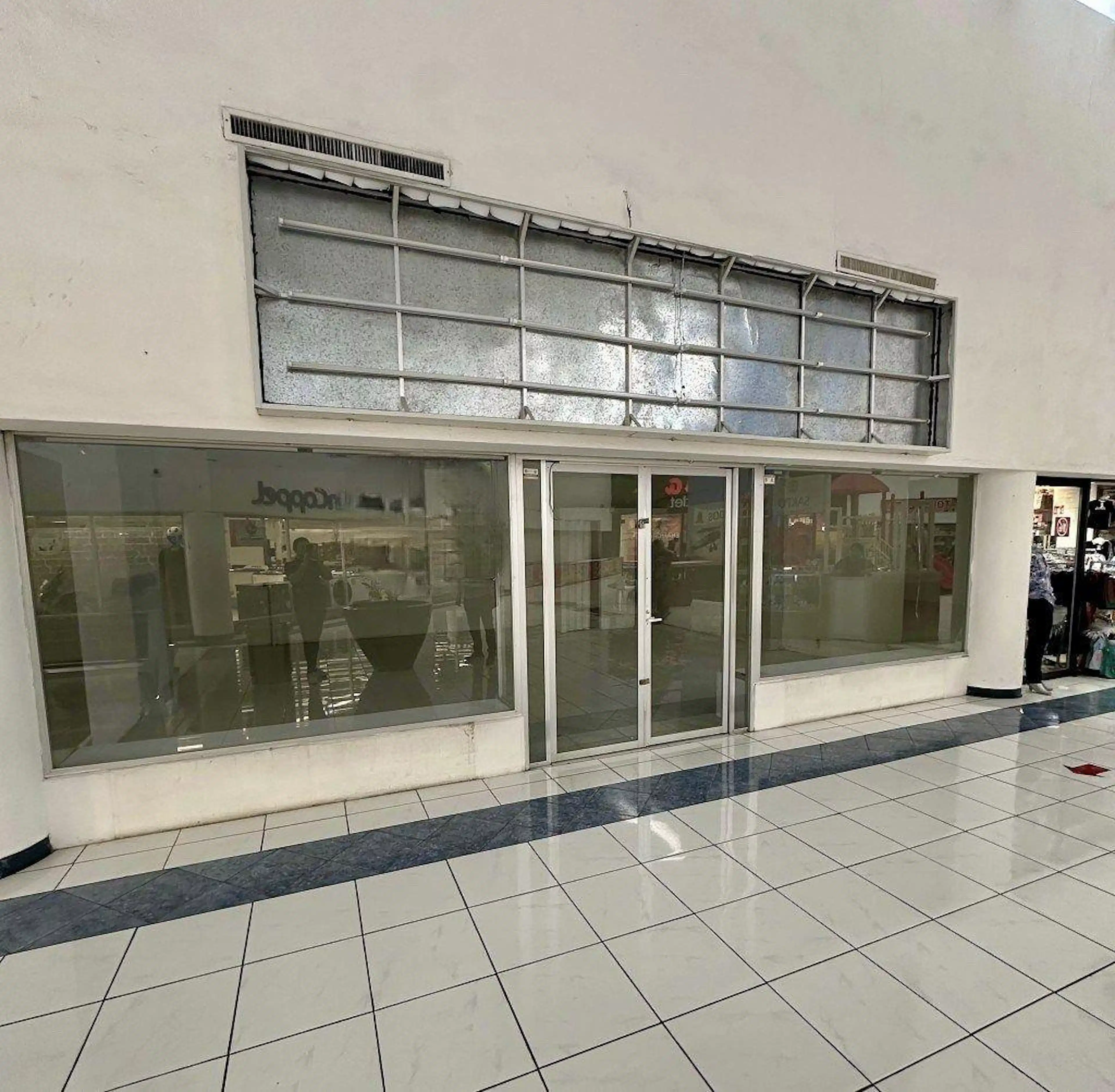 Local Comercial En Plaza Noreada, Miguel Hidalgo, Mérida S/n