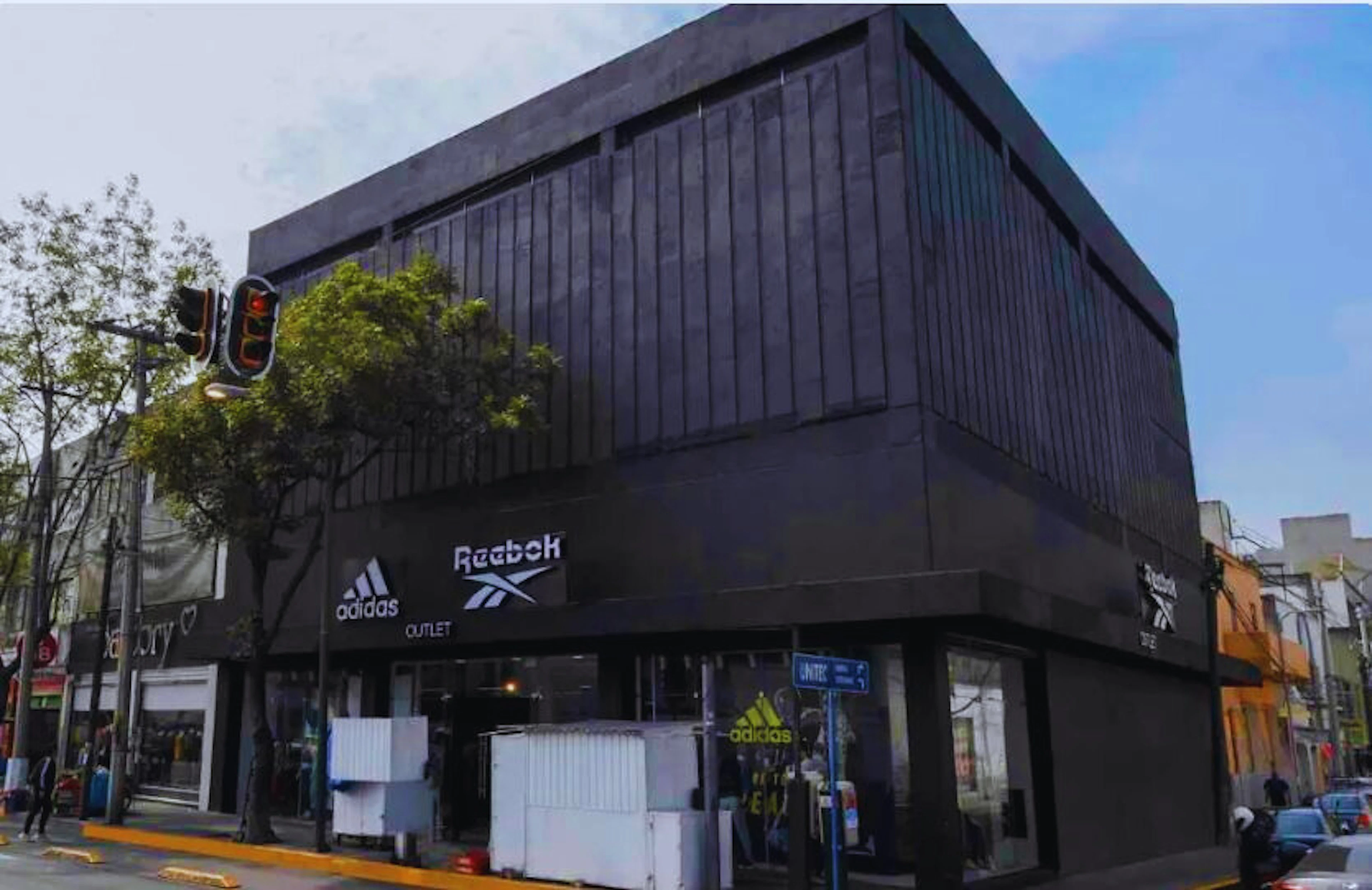 Local Comercial Spot2