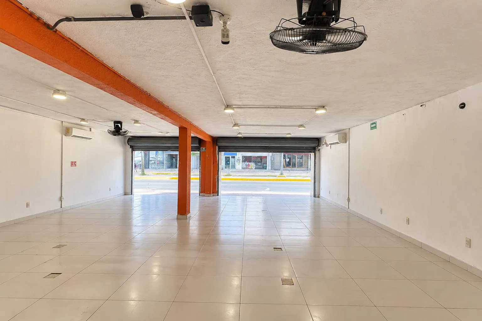 Local Comercial Spot2